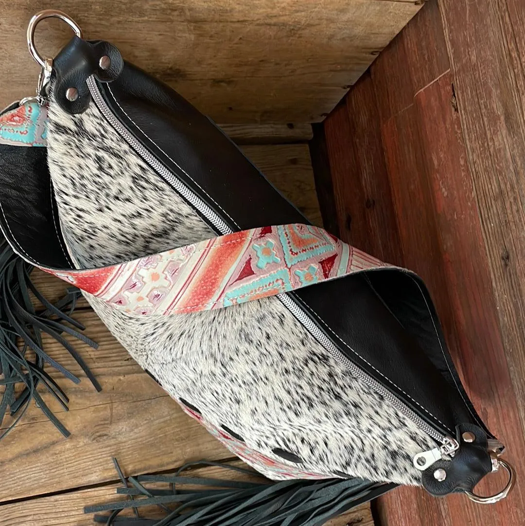 020 Oakley - B&W Speckle w/ Fiesta Navajo