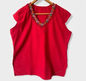 2XL Flower Embroidered Top made in El Salvador-Blusa/Camisa hecha en El Salvador