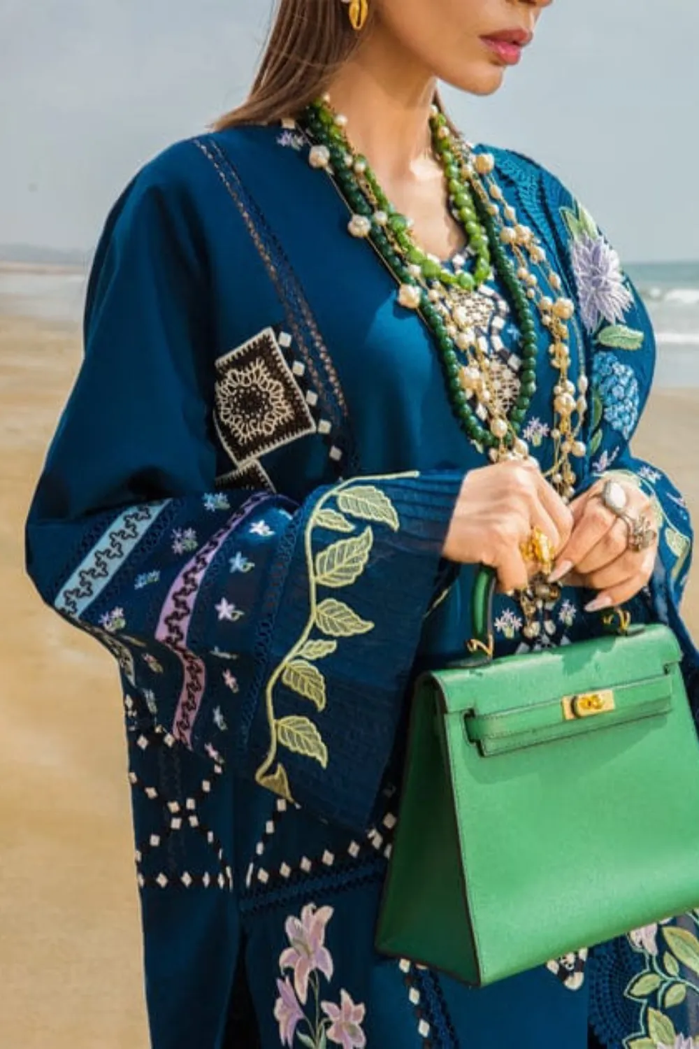 3pc lawn Embroidered Q199