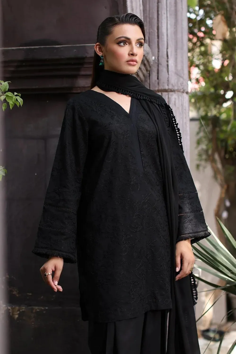 3PC LAWN EMBROIDERED Q668