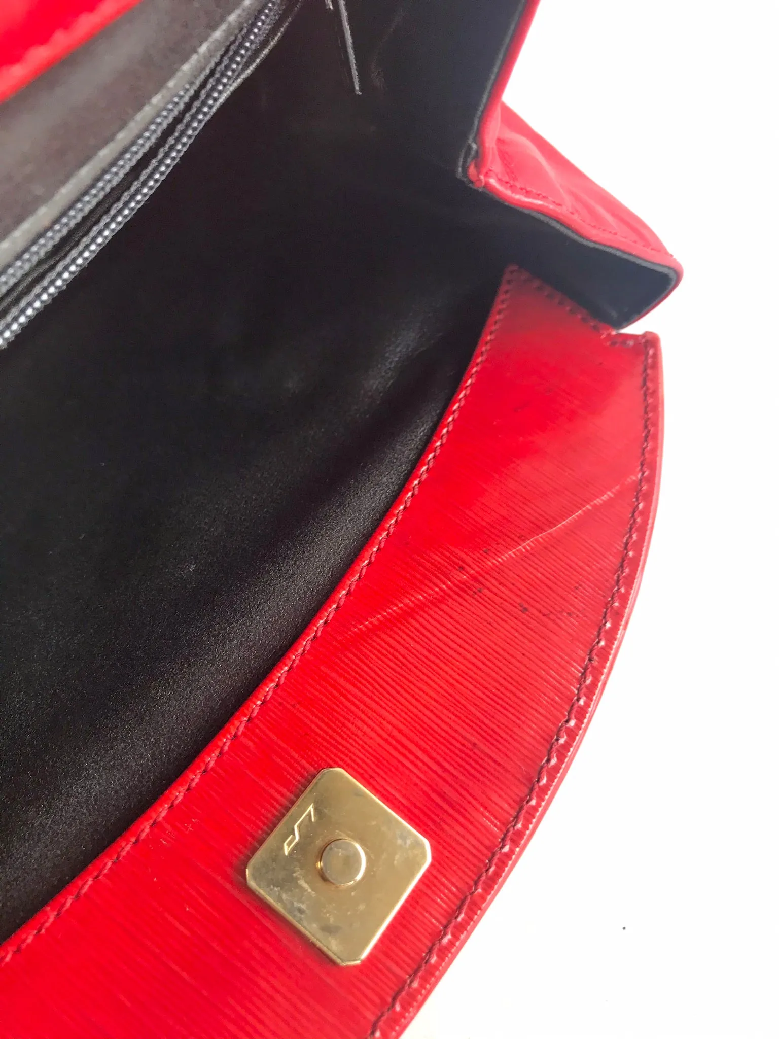 80's vintage FENDI red patent enamel and nappa leather oval round shape shoulder purse. Can be a clutch, pouch bag as well