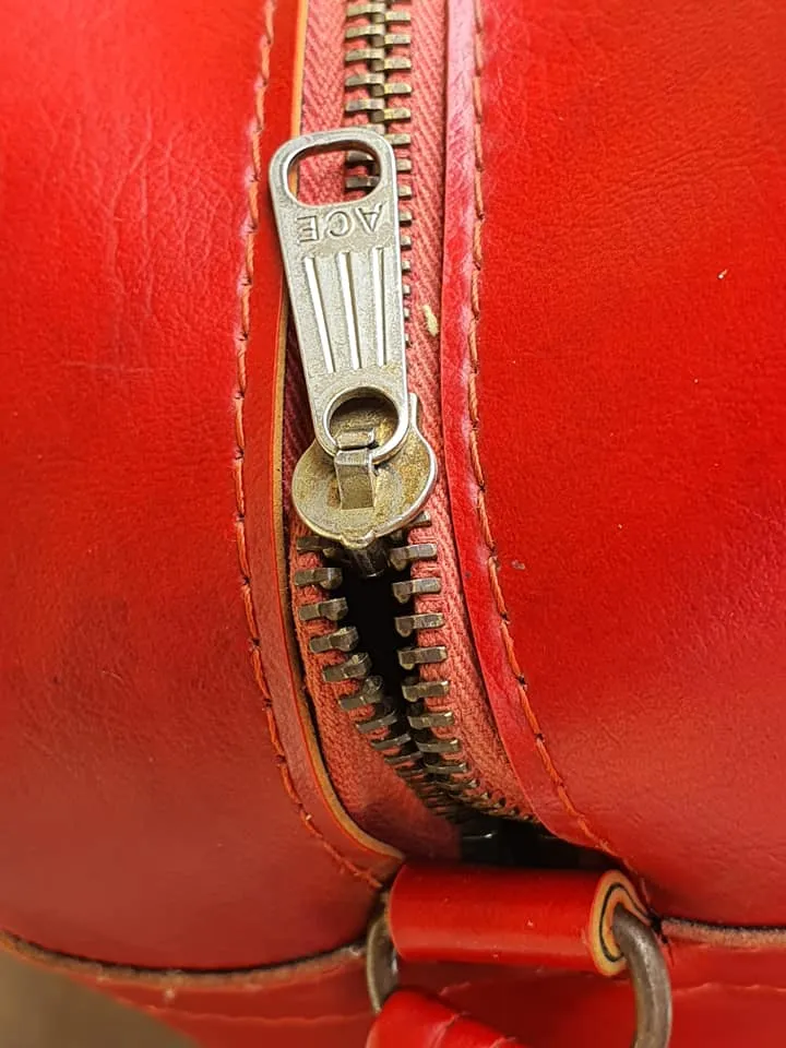 ADIDAS  SPORTS VINTAGE 1970'S PETER BLACK ( KEIGHLEY ) LTD. RED FLIGHT SHOULDER BAG NORTHERN SOUL.  SOLD !!!
