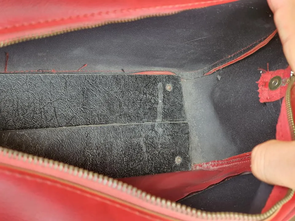 ADIDAS  SPORTS VINTAGE 1970'S PETER BLACK ( KEIGHLEY ) LTD. RED FLIGHT SHOULDER BAG NORTHERN SOUL.  SOLD !!!
