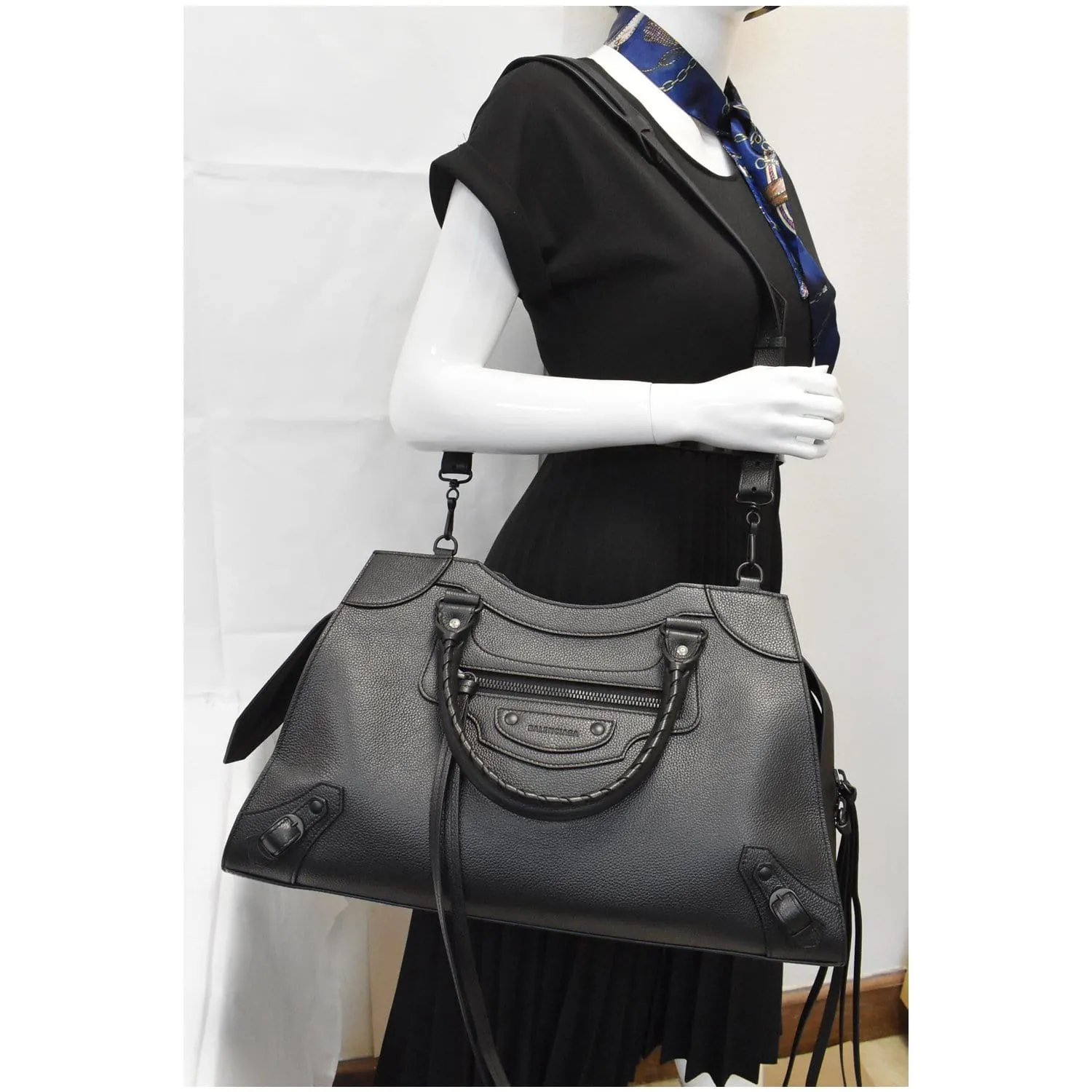 BALENCIAGA Medium Neo Classic City Leather Top Handle Bag Black