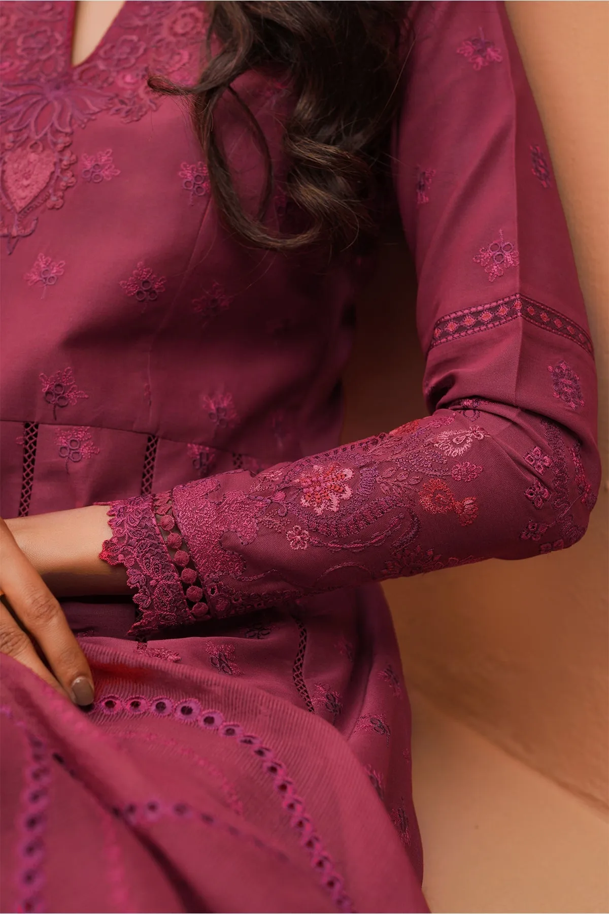 BAROQUE | SWISS VOILE '23 | EMBROIDERED JACQUARD LAWN SL10-D05