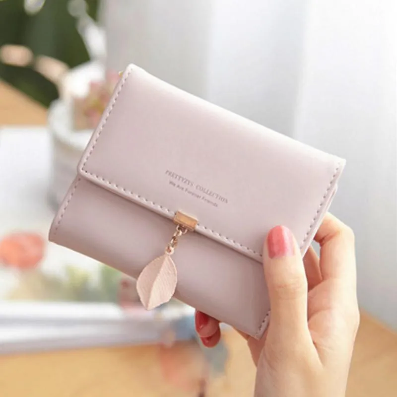 Blatt dreifach gefaltete kurze Brieftasche