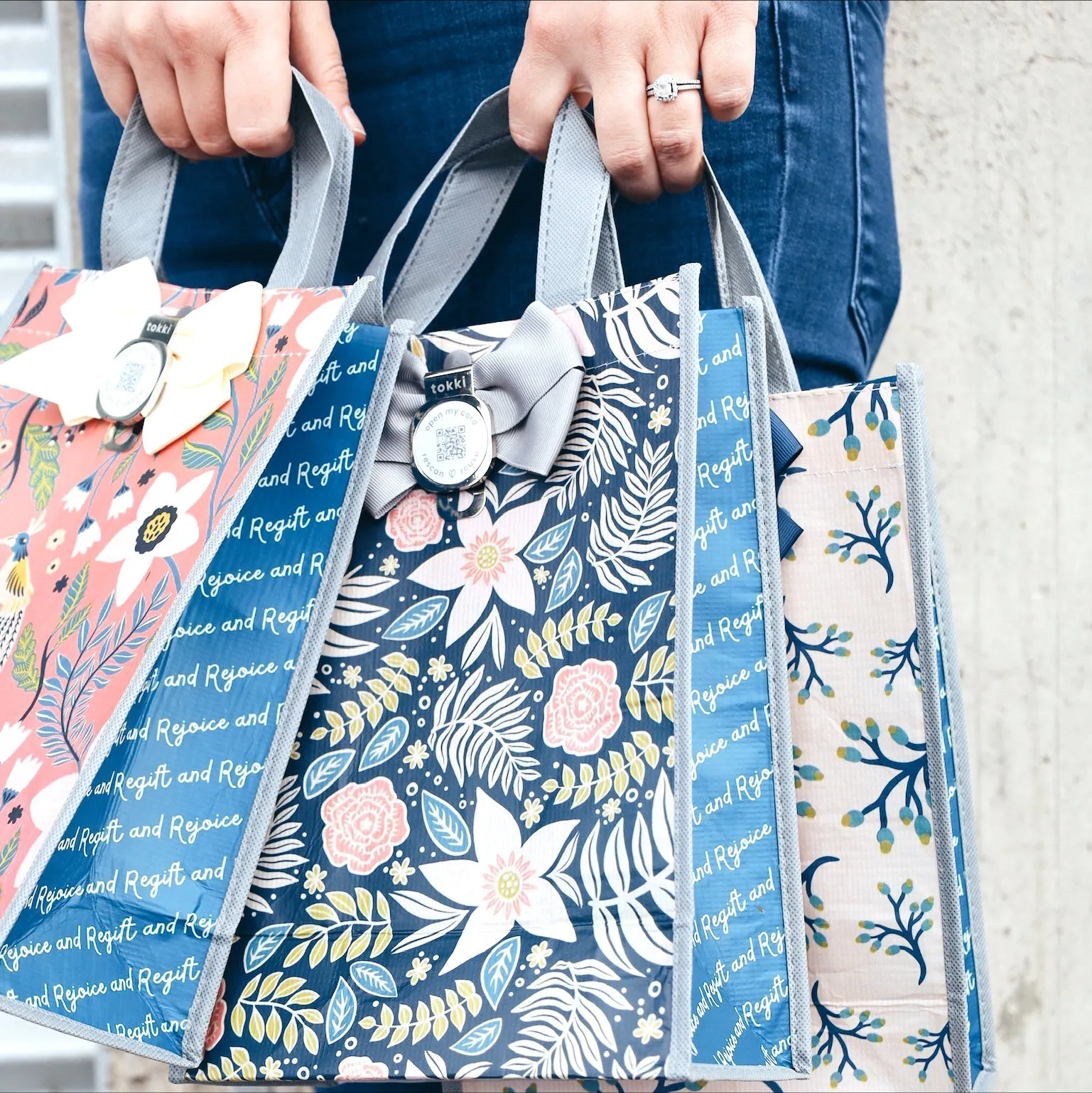 Bloom | Wine | Reusable Gift Bag   QR Greeting Card