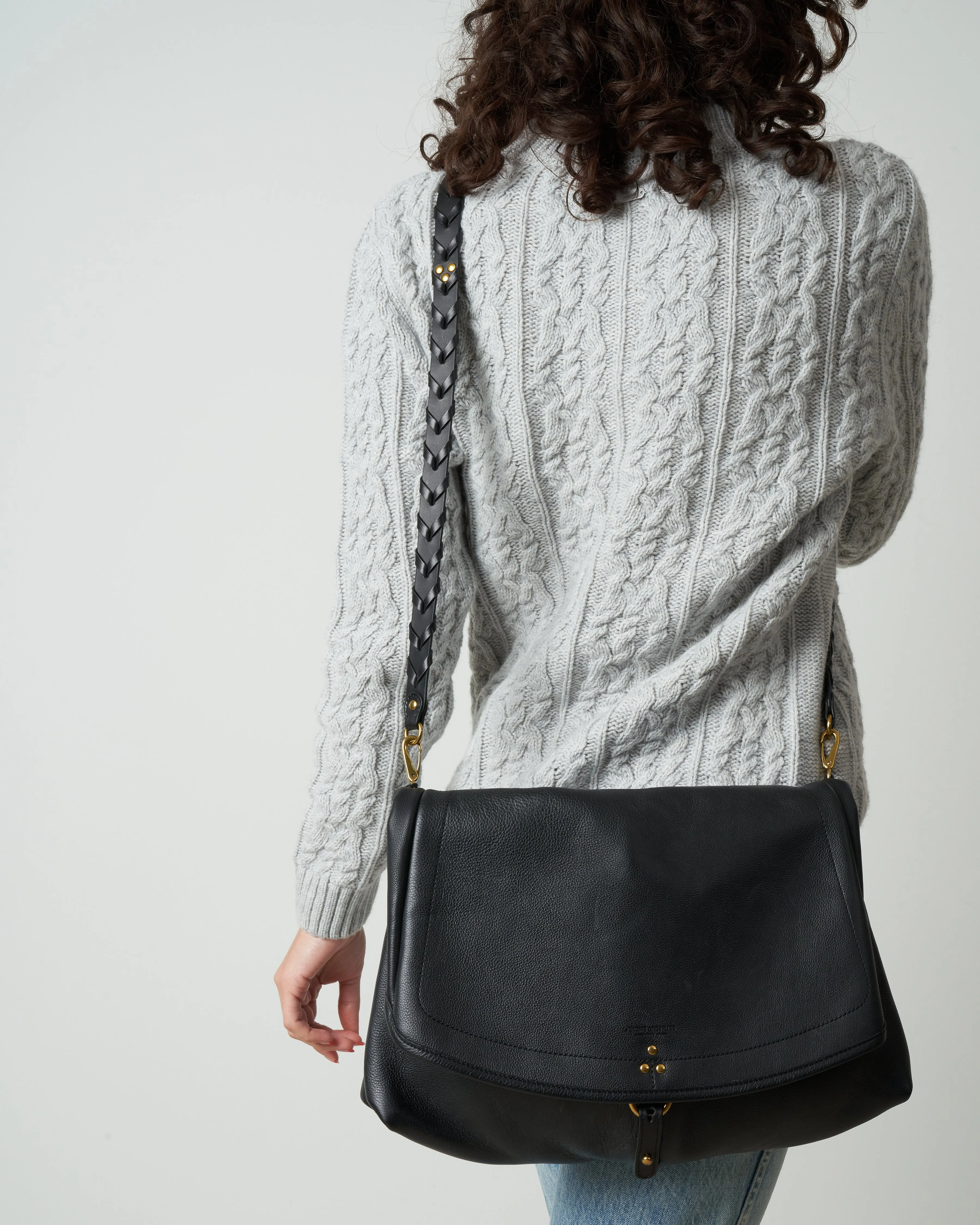 calfskin shoulder bag - noir/brass