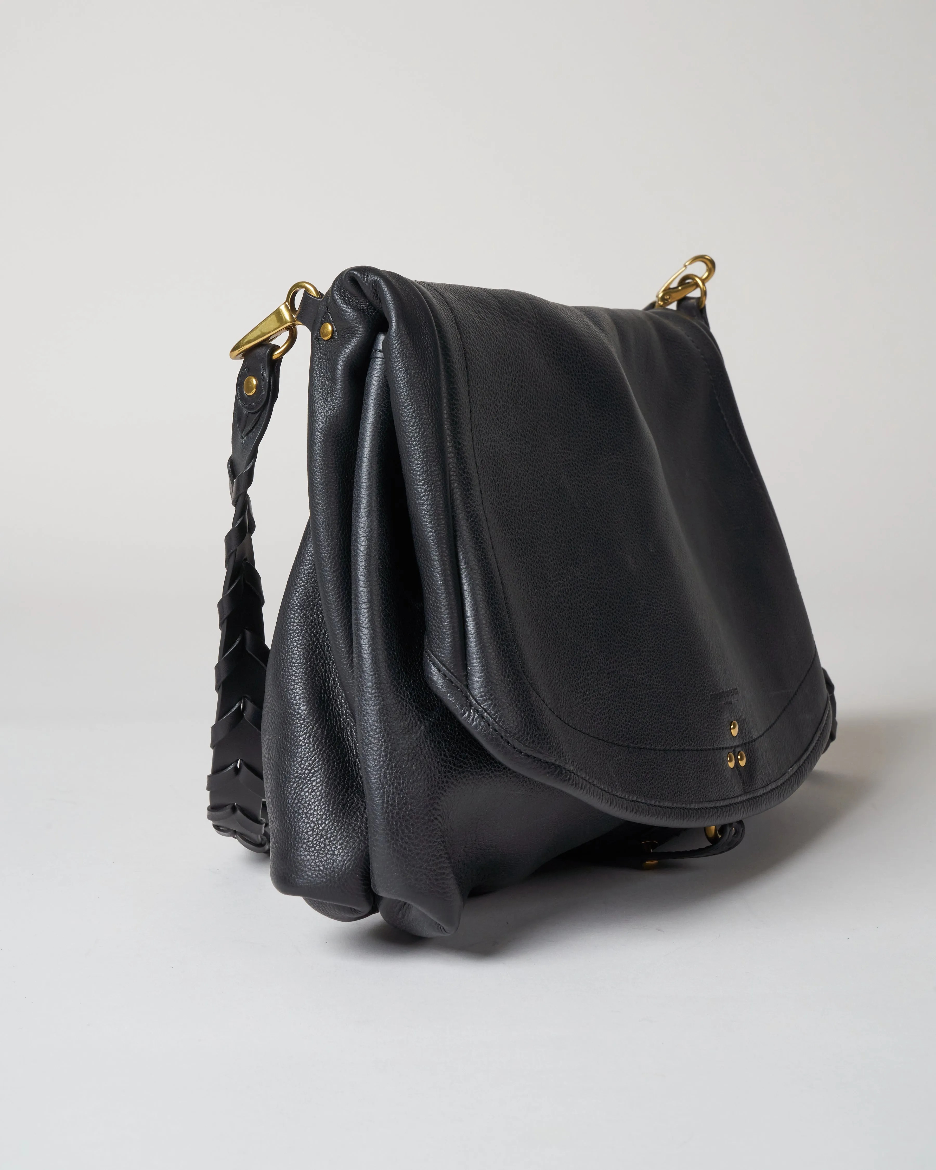 calfskin shoulder bag - noir/brass