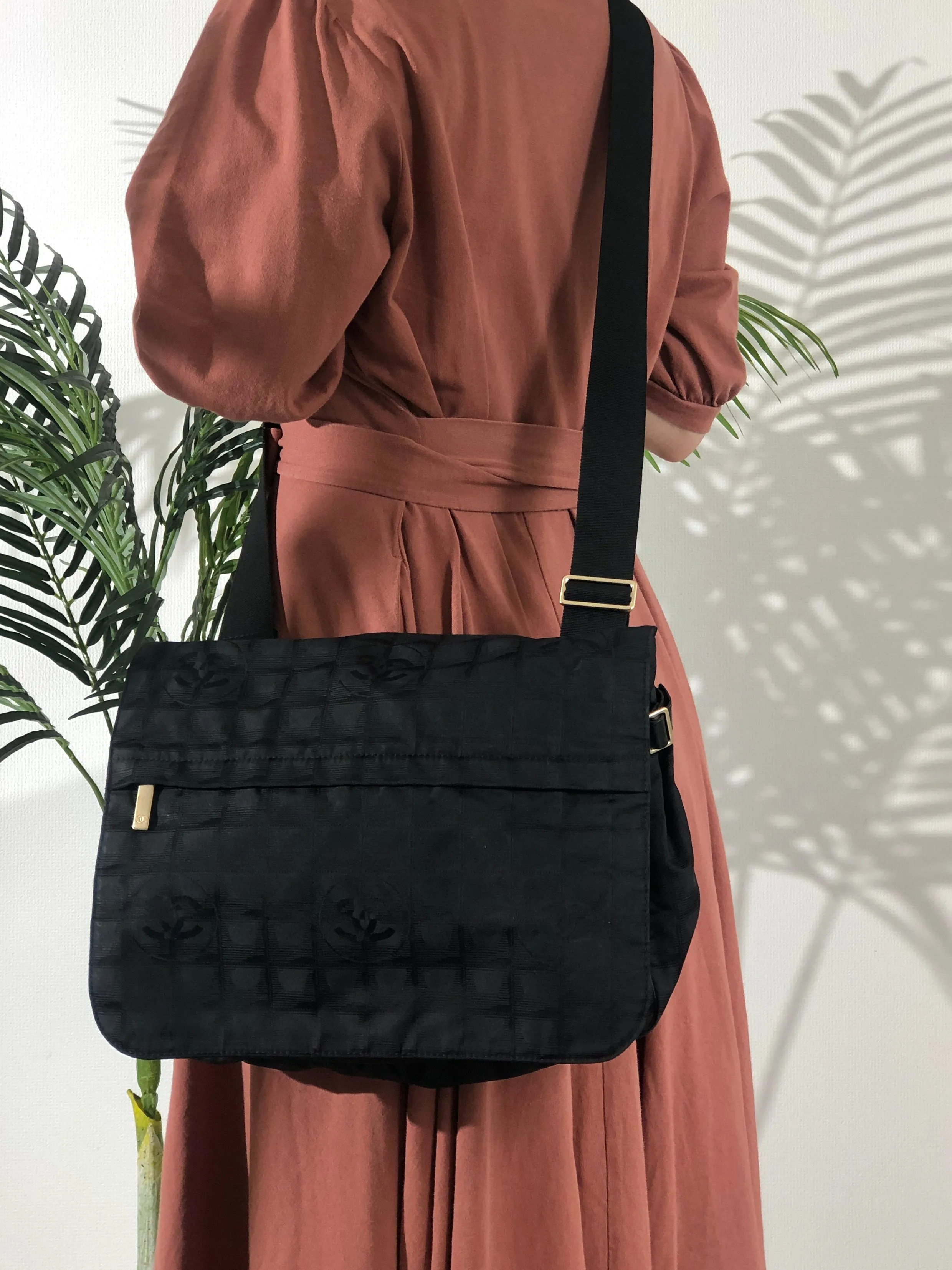 CHANEL New Travel Line Nylon Crossbody Shoulder bag Black Vintage uar7ry