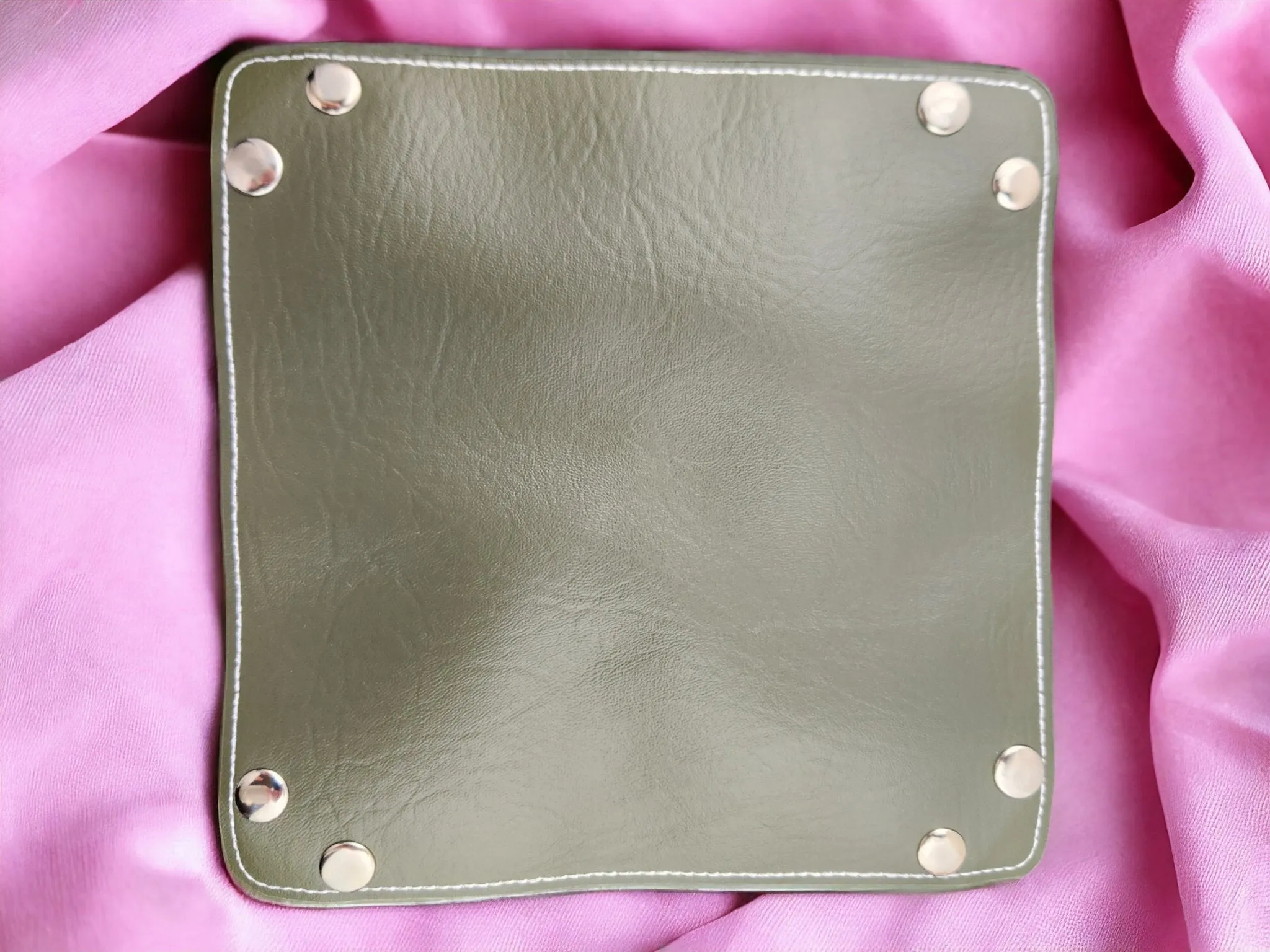 Circle of pink Calla Lilies dice tray