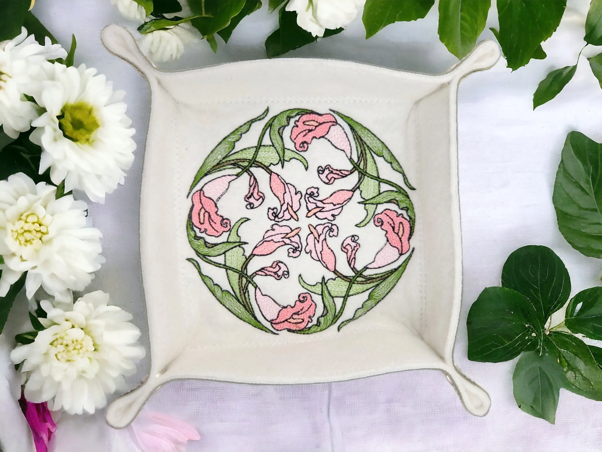 Circle of pink Calla Lilies dice tray