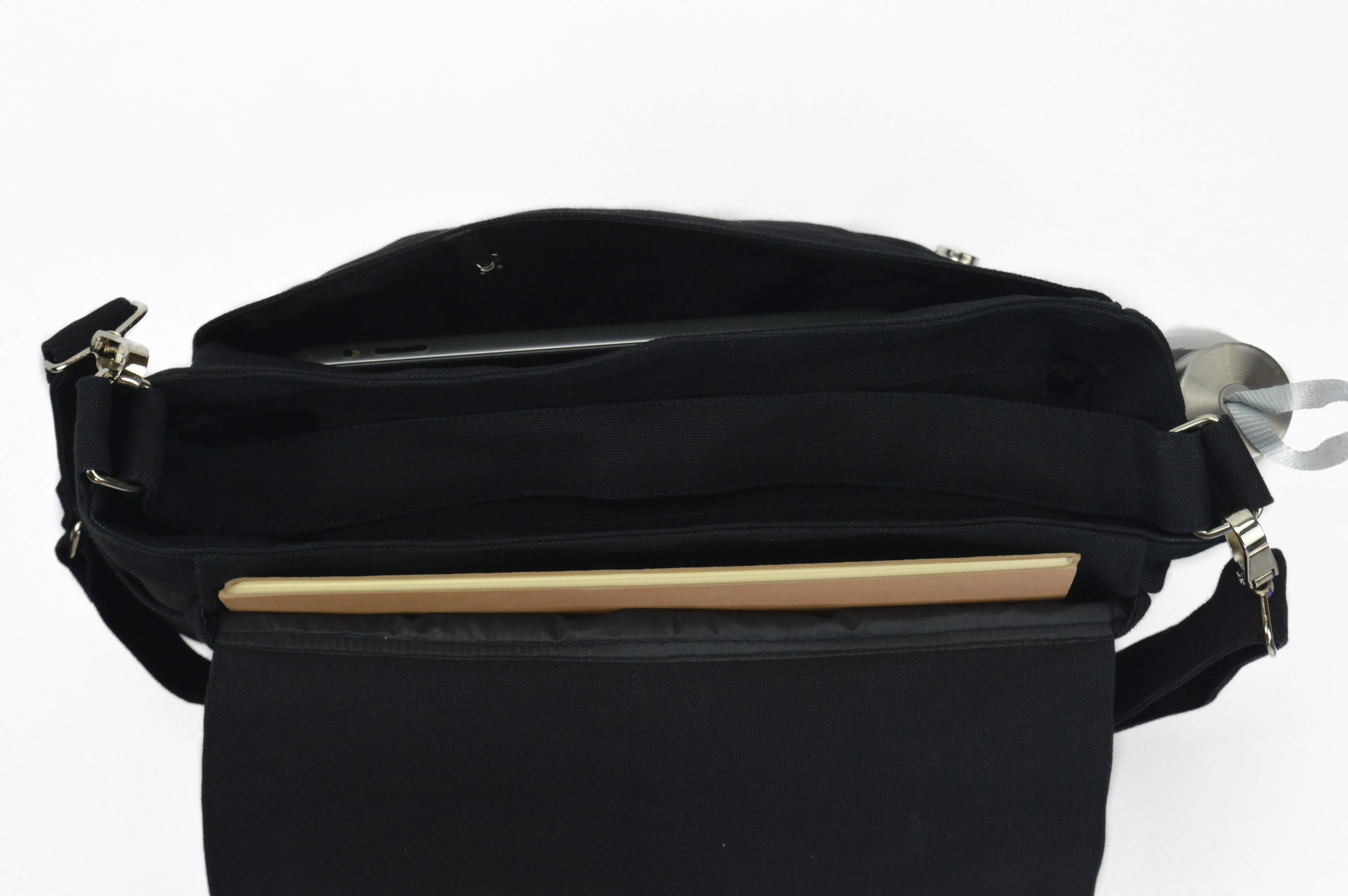 Daniel 18 Black | Messenger Bag