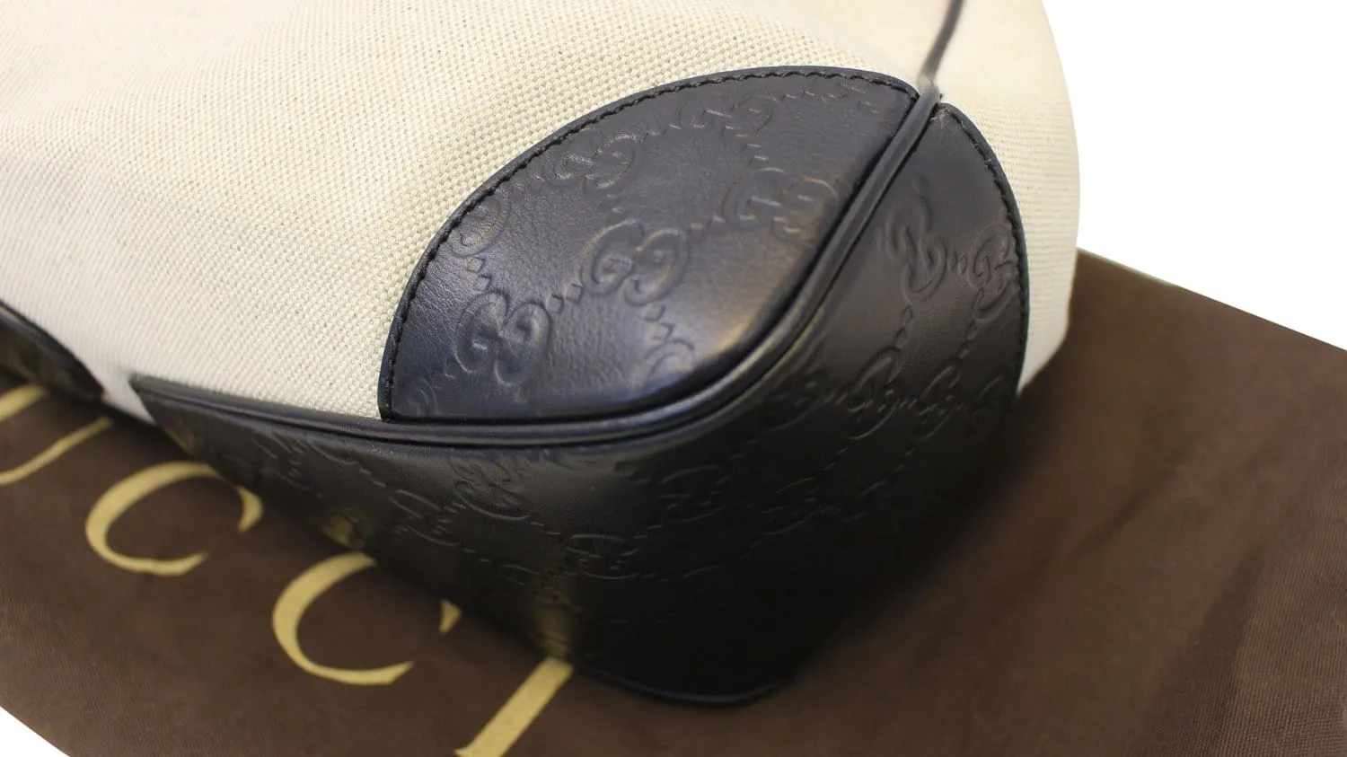 GUCCI Colbert Canvas Shoulder Bag White
