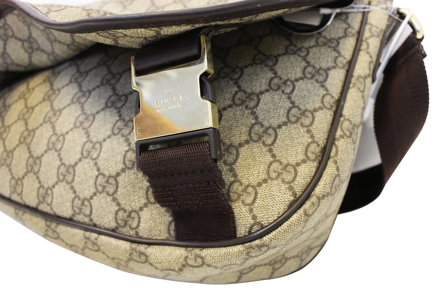 GUCCI GG Supreme Canvas Medium Messenger Bag