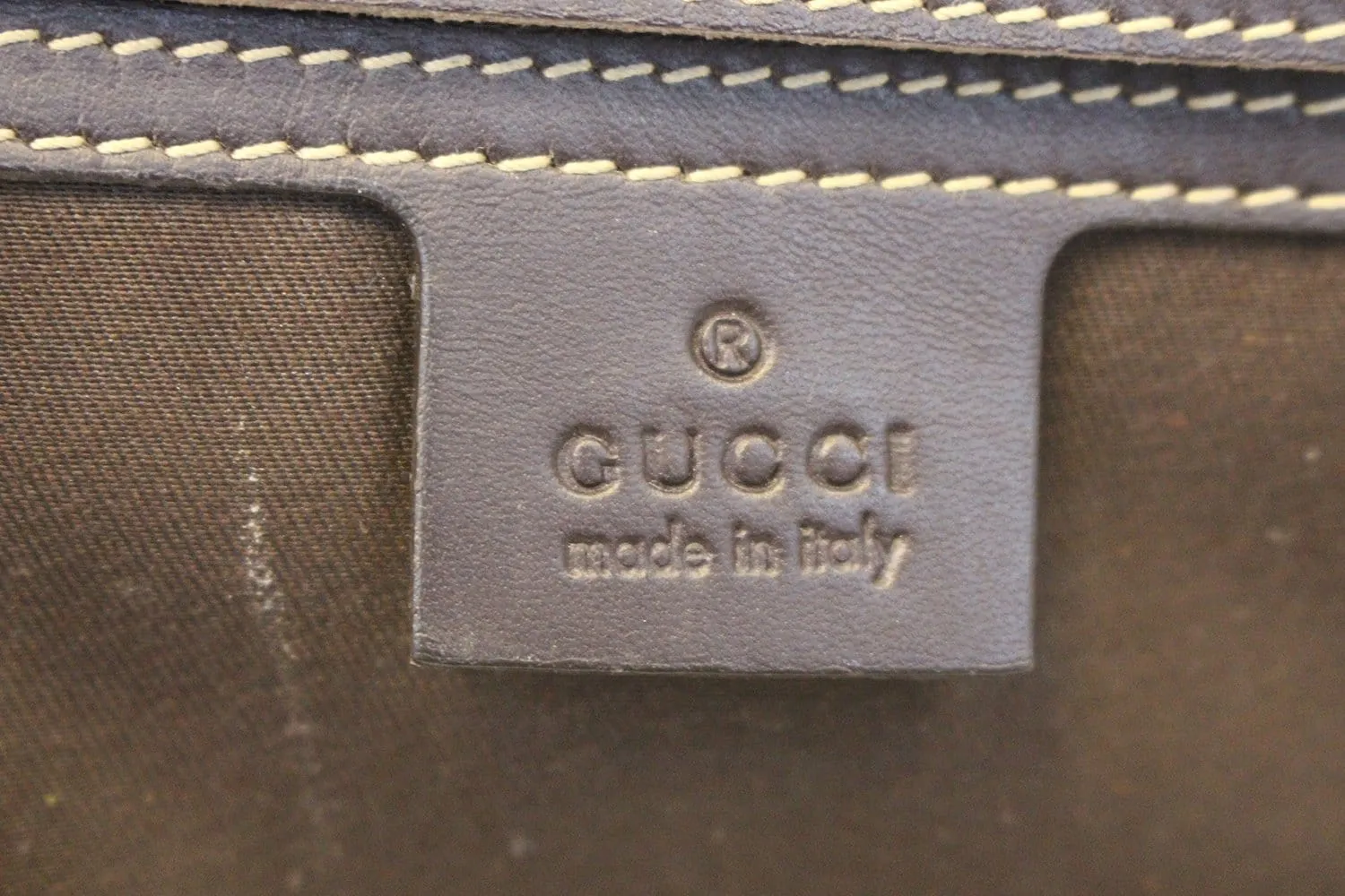GUCCI GG Supreme Canvas Medium Messenger Bag