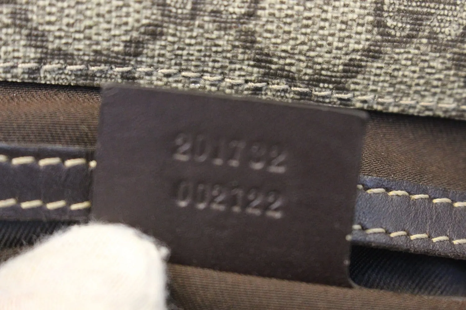 GUCCI GG Supreme Canvas Medium Messenger Bag