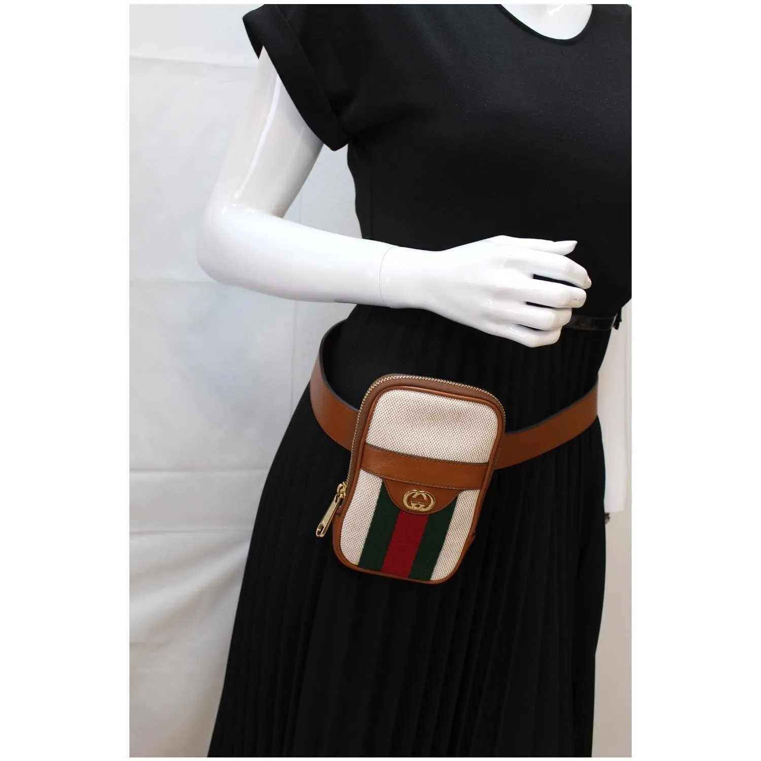 GUCCI Vintage Canvas Phone Case Belt Bag Dark Brown 581519
