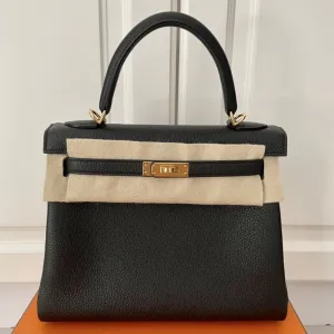 Hermès Kelly 25 Noir (Black) Togo Gold Hardware GHW