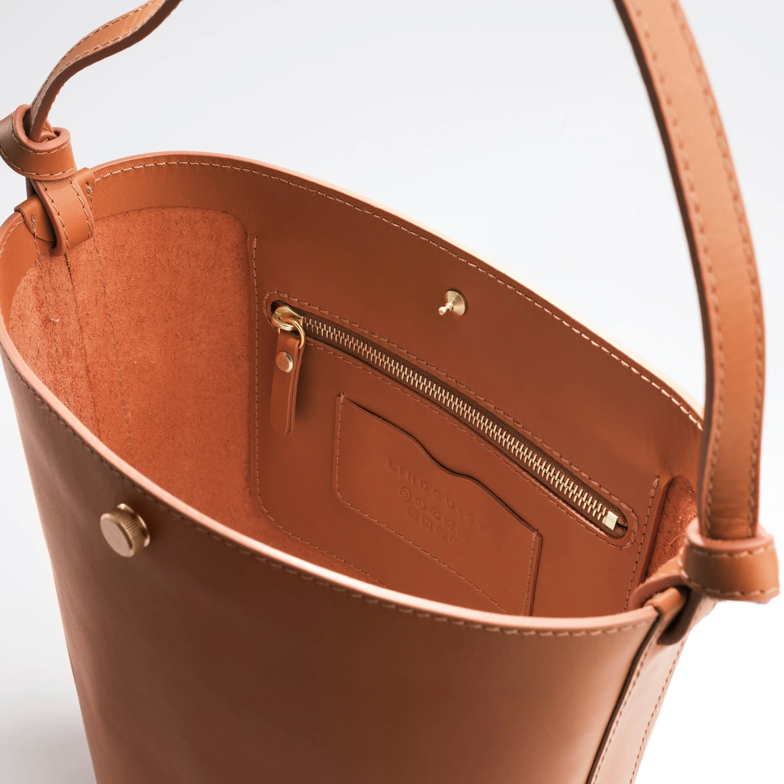 Hilma in Terracotta Vachetta