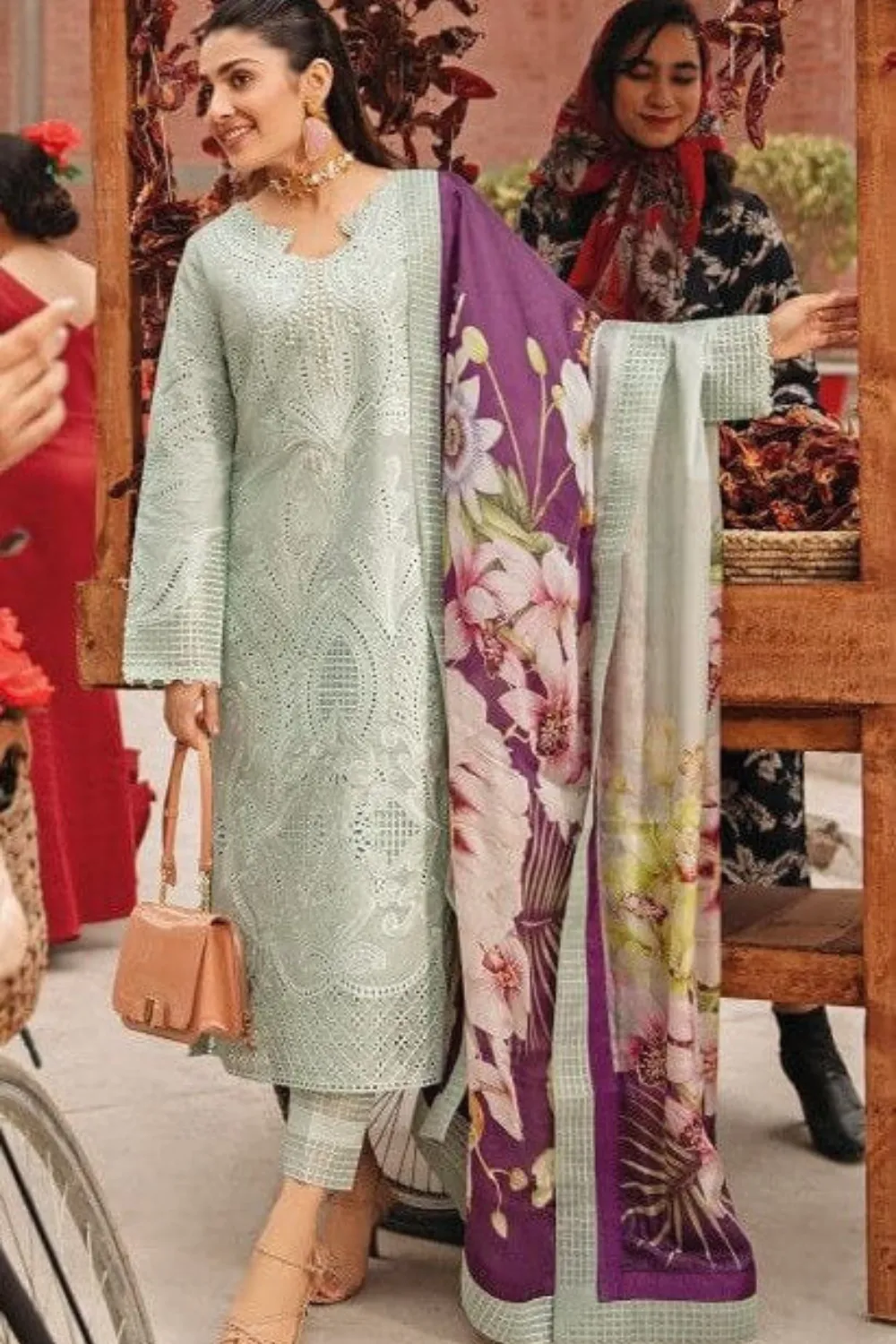 Lawn 3PC Embroidered Q267