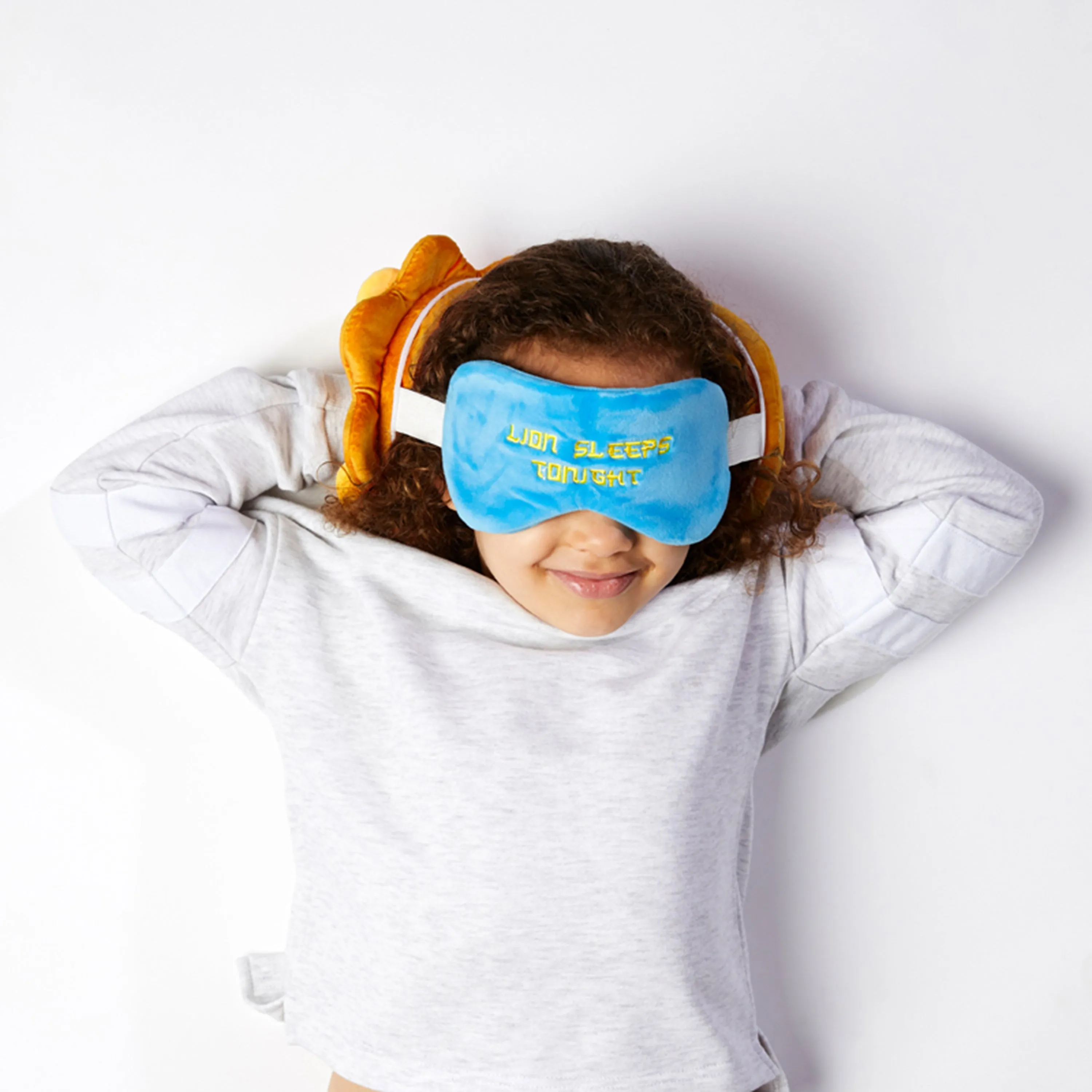 Lion Relaxeazzz Plush Round Travel Pillow & Eye Mask Set