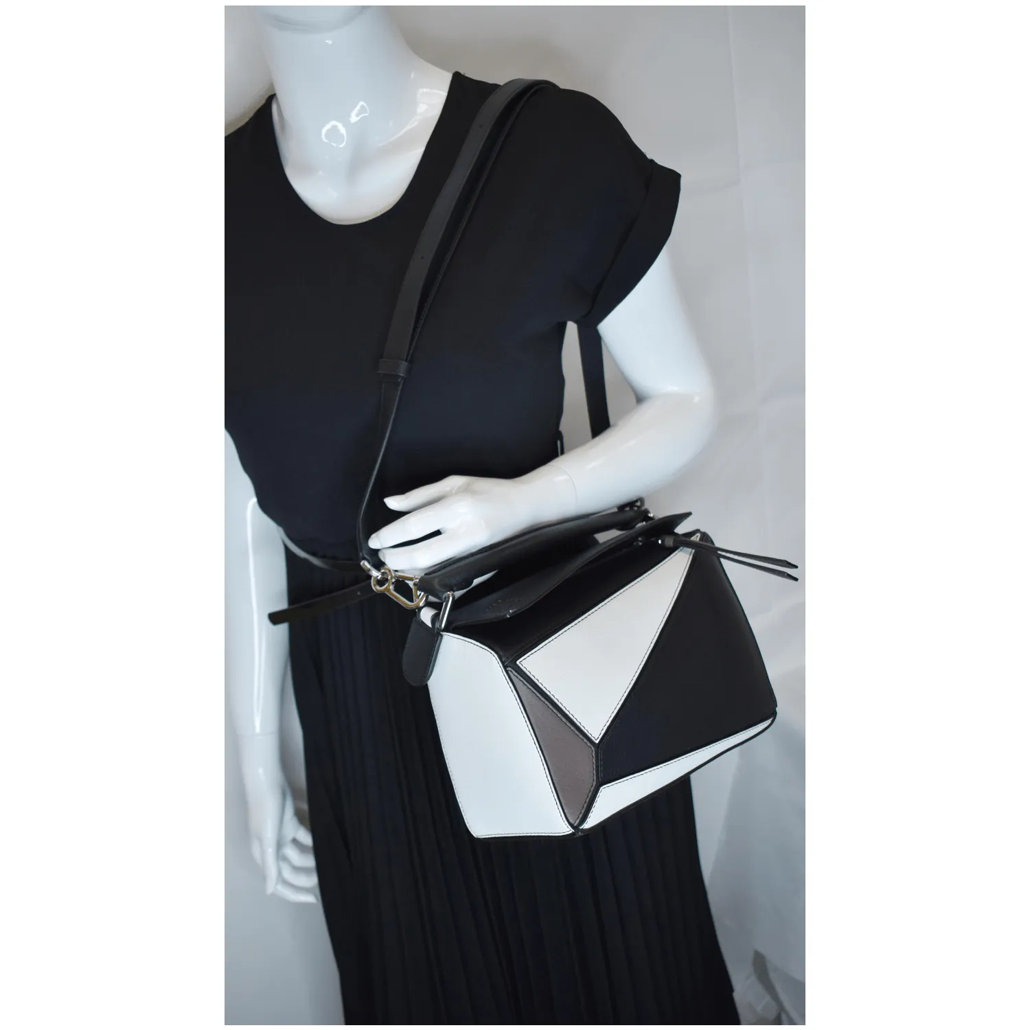 LOEWE Small Puzzle Classic Calfskin Shoulder Bag Black/Taupe
