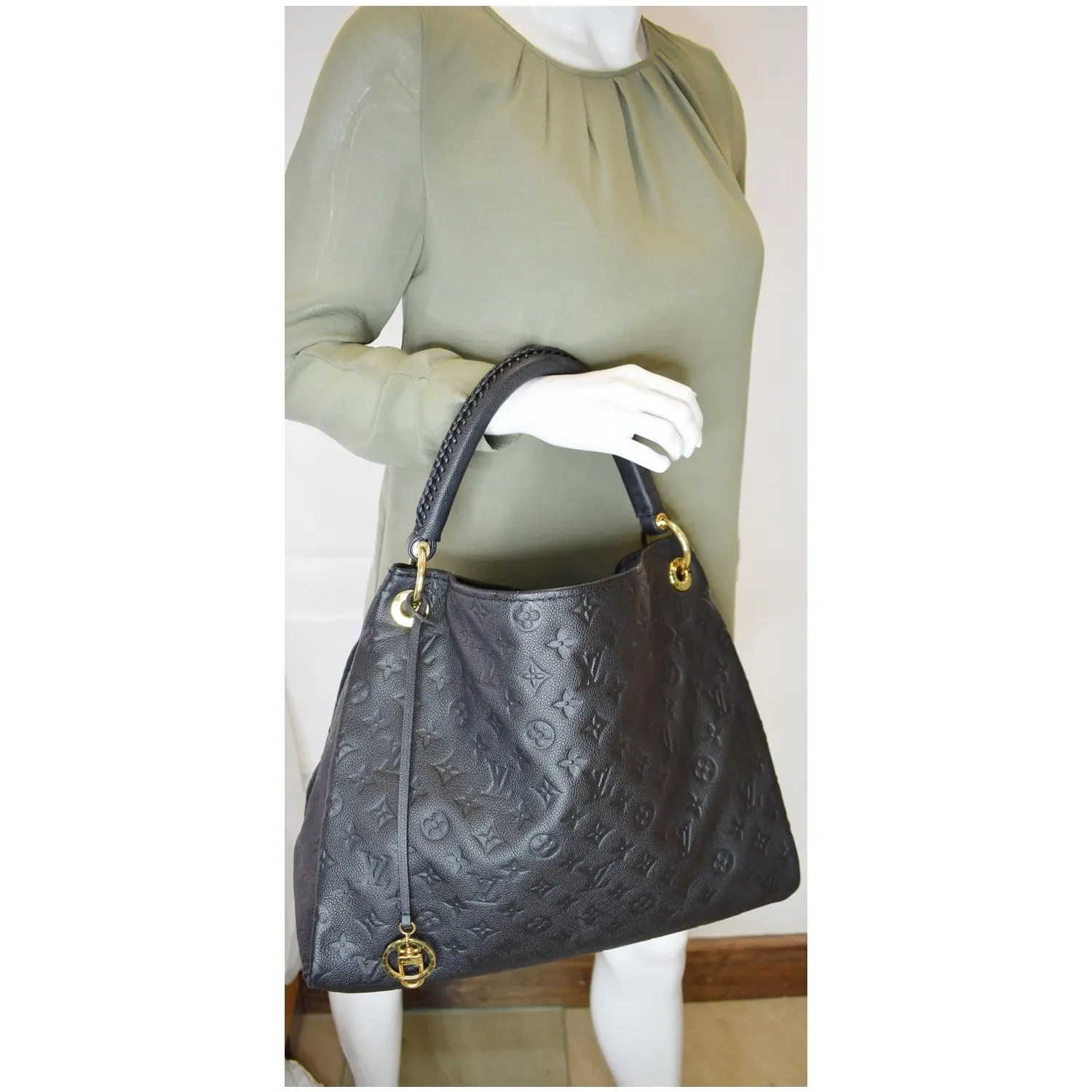 LOUIS VUITTON Artsy MM Empreinte Leather Shoulder Bag Black