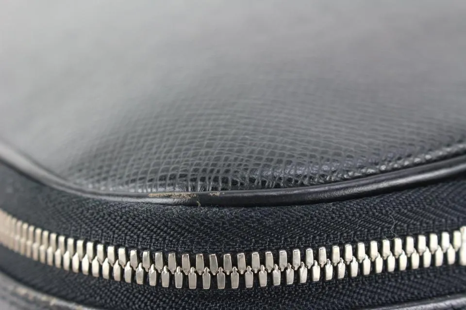 Louis Vuitton Black Taiga Leather Tura 2way Crossbody Messenger Travel Bag 56lk429s