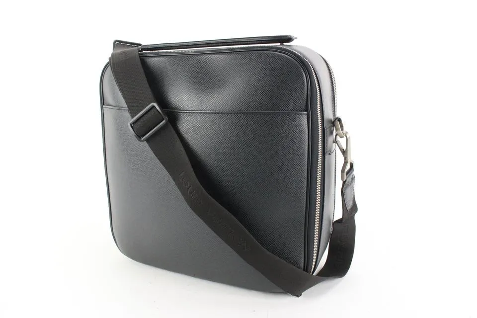 Louis Vuitton Black Taiga Leather Tura 2way Crossbody Messenger Travel Bag 56lk429s