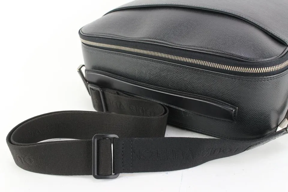 Louis Vuitton Black Taiga Leather Tura 2way Crossbody Messenger Travel Bag 56lk429s