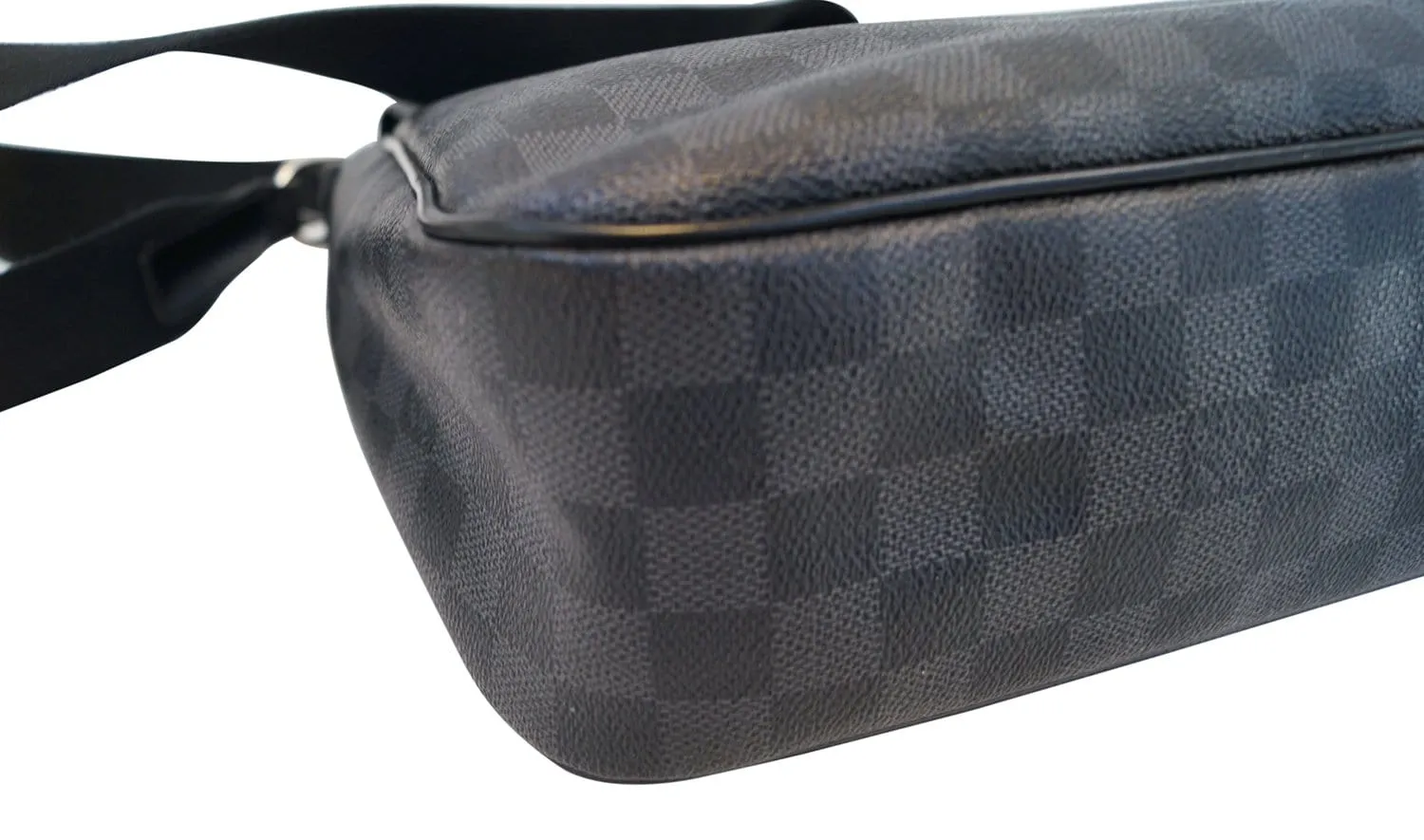 LOUIS VUITTON Damier Graphite Daniel GM Messenger Bag