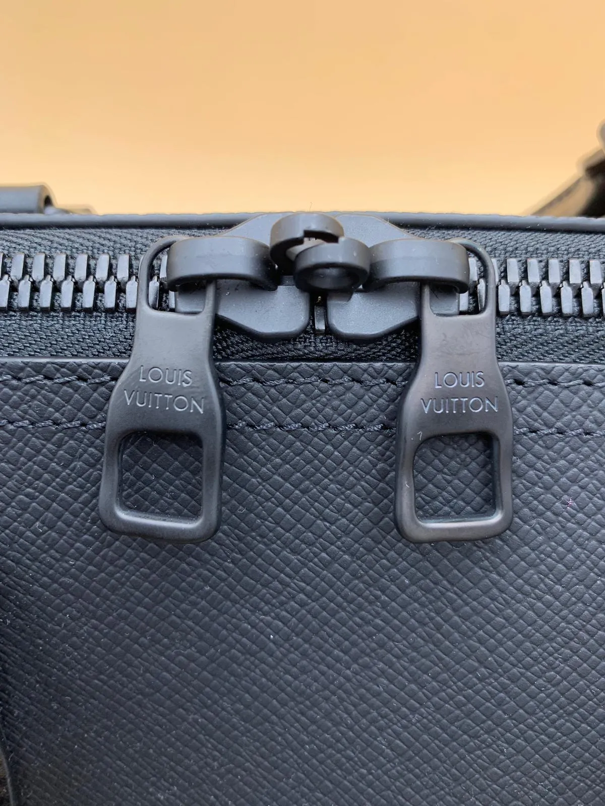 Louis Vuitton | Keepall Bandouliere 50 Black Taiga Rainbow Cross | M30345