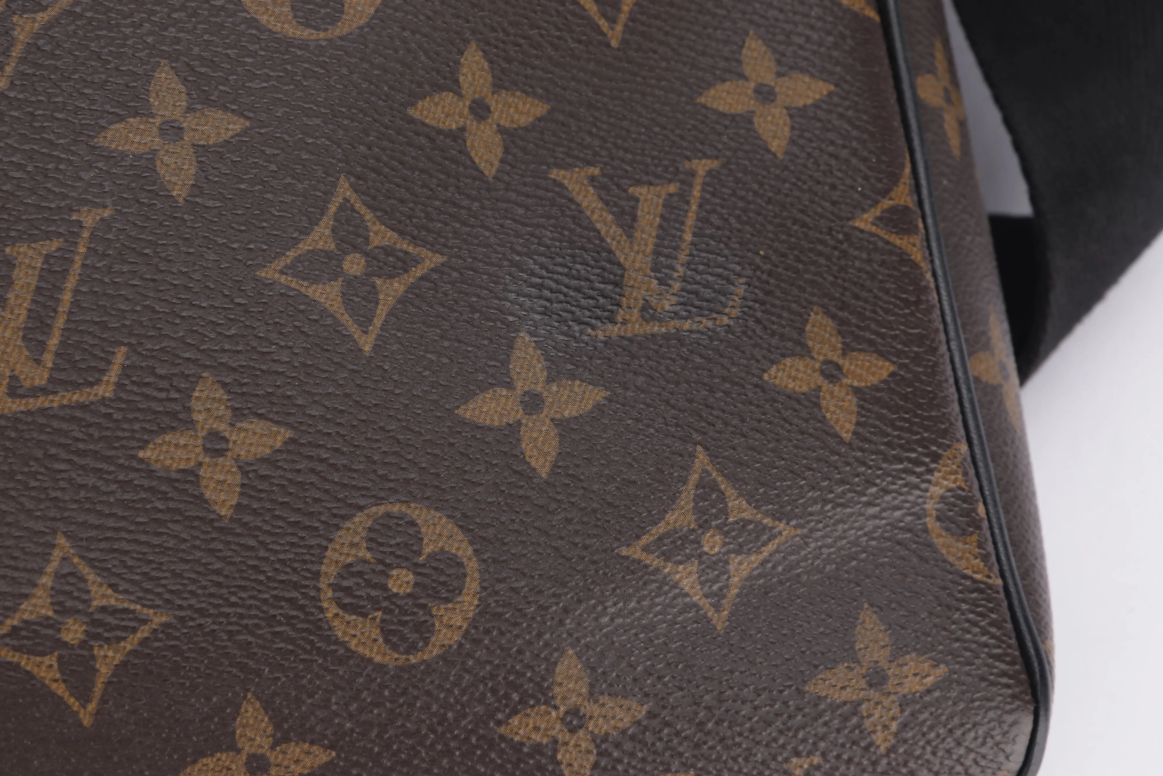 LOUIS VUITTON (M40935) DISTRICT PM MONOGRAM CANVAS MESSENGER BAG (CA1166), NO DUST COVER