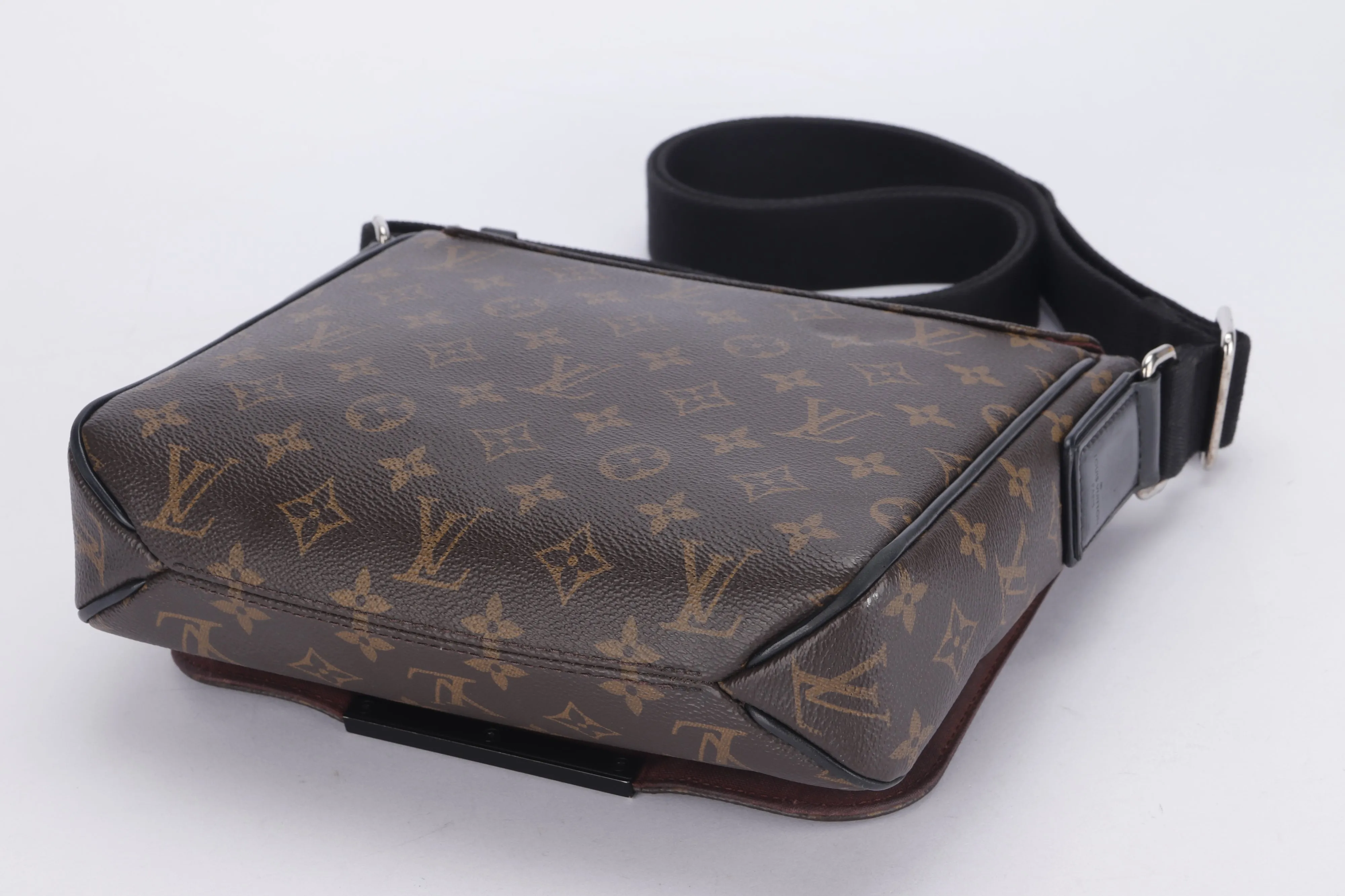 LOUIS VUITTON (M40935) DISTRICT PM MONOGRAM CANVAS MESSENGER BAG (CA1166), NO DUST COVER