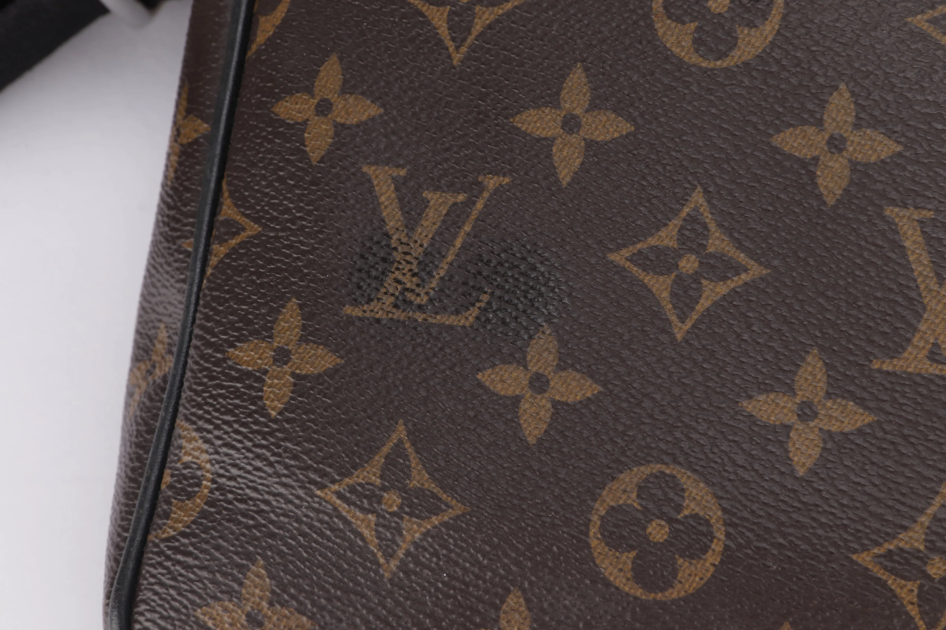 LOUIS VUITTON (M40935) DISTRICT PM MONOGRAM CANVAS MESSENGER BAG (CA1166), NO DUST COVER