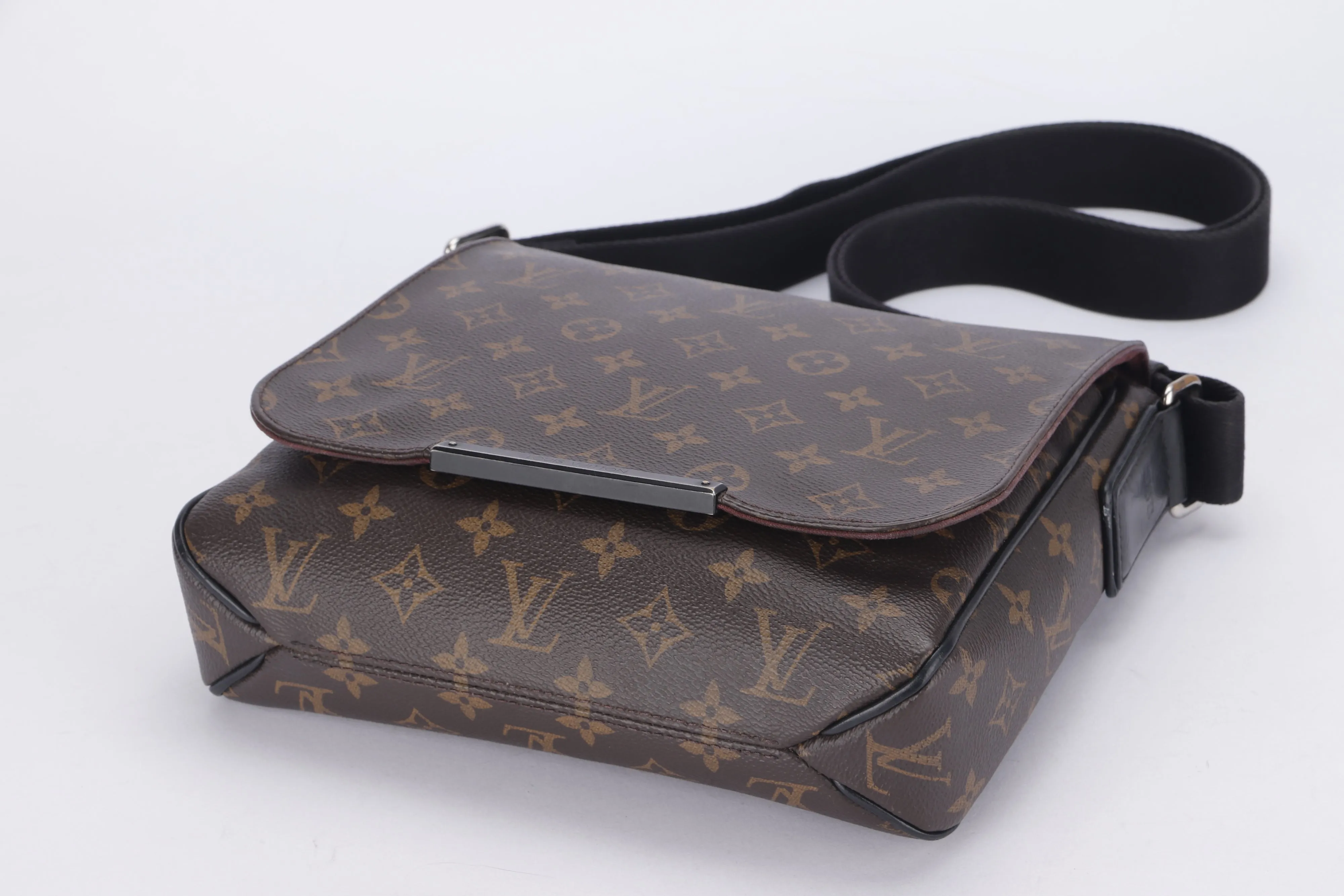 LOUIS VUITTON (M40935) DISTRICT PM MONOGRAM CANVAS MESSENGER BAG (CA1166), NO DUST COVER