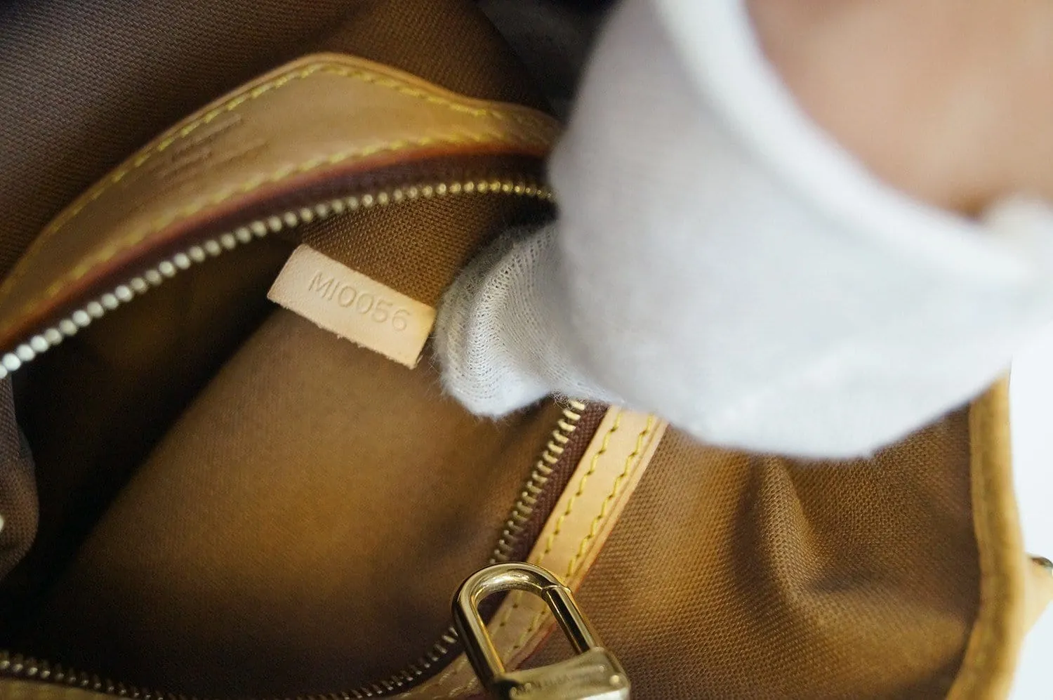 LOUIS VUITTON Monogram Batignolles Vertical Shoulder Bag