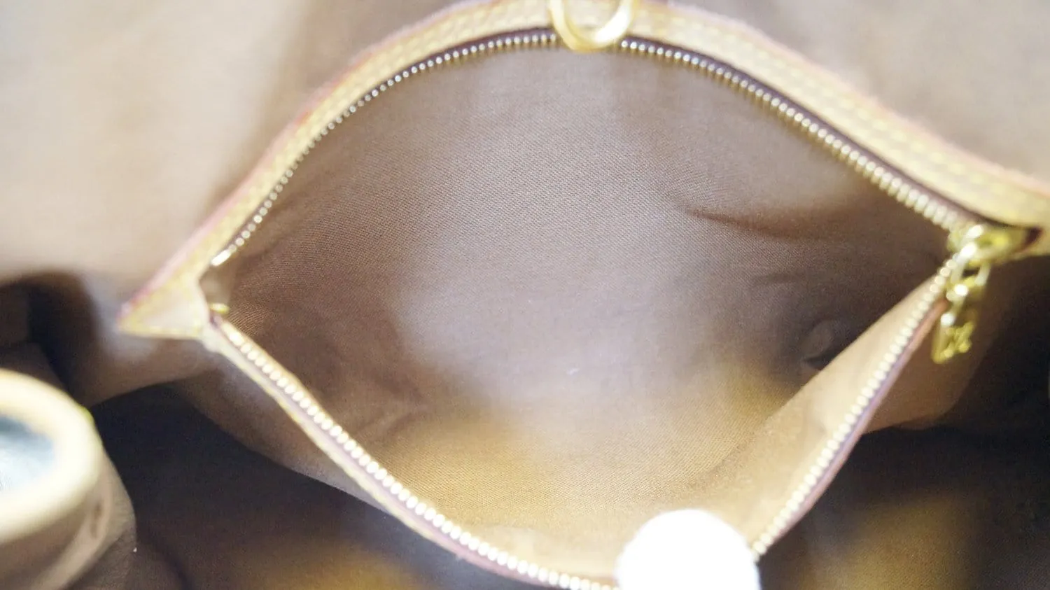 LOUIS VUITTON Monogram Canvas Batignolles Horizontal Shoulder Tote Bag