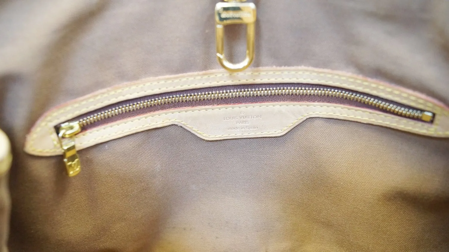 LOUIS VUITTON Monogram Canvas Batignolles Horizontal Shoulder Tote Bag