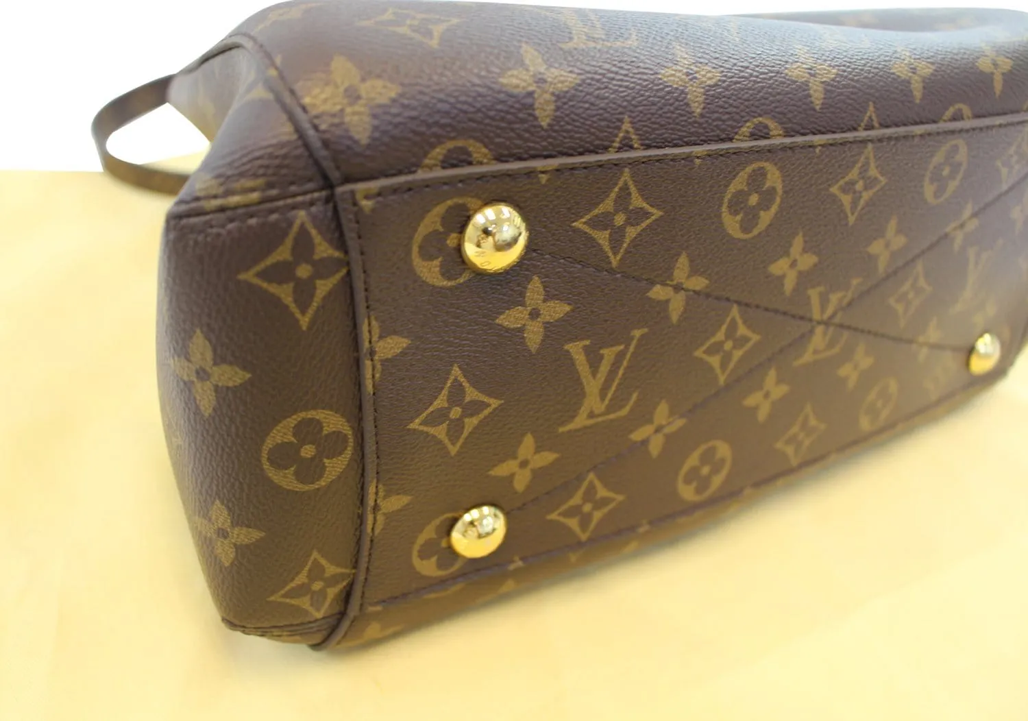 LOUIS VUITTON Monogram Canvas Montaigne MM Bag
