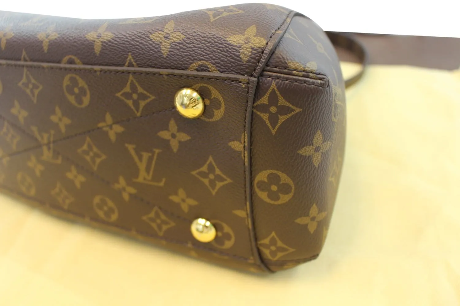 LOUIS VUITTON Monogram Canvas Montaigne MM Bag