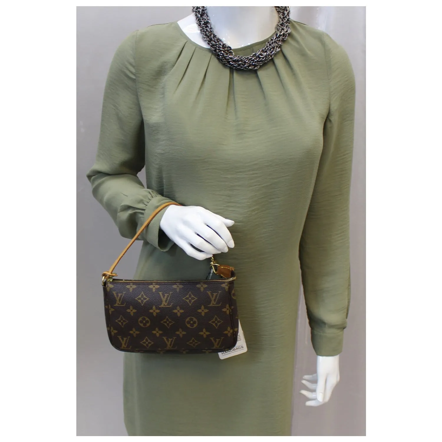 LOUIS VUITTON Monogram Canvas Pochette Accessoires Pouch Bag