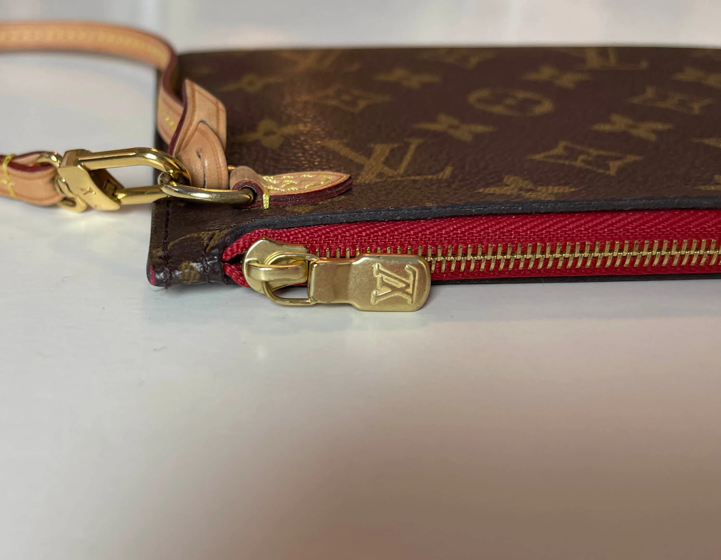 Louis Vuitton Monogram Neverfull Pochette Wristlet Bag