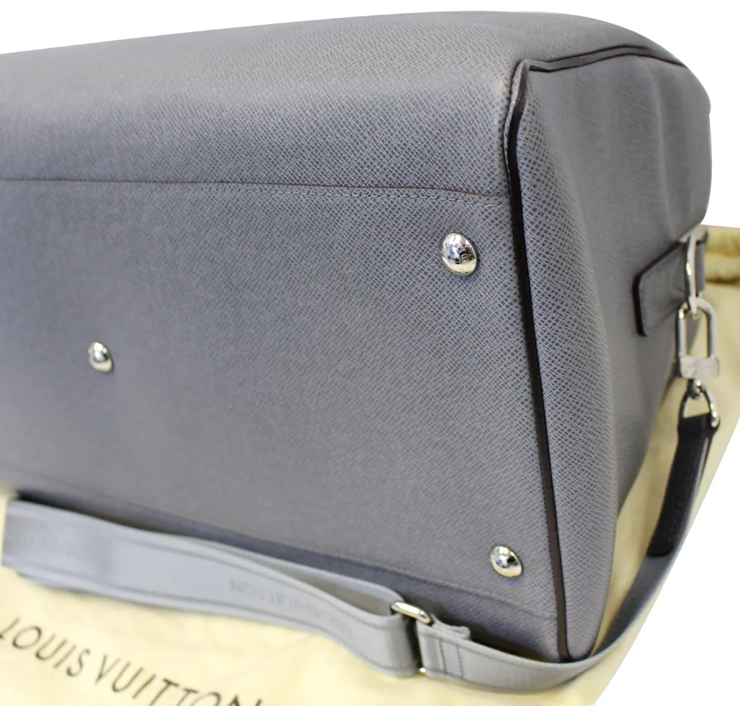 LOUIS VUITTON Neo Kendall Taiga Leather Travel Bag