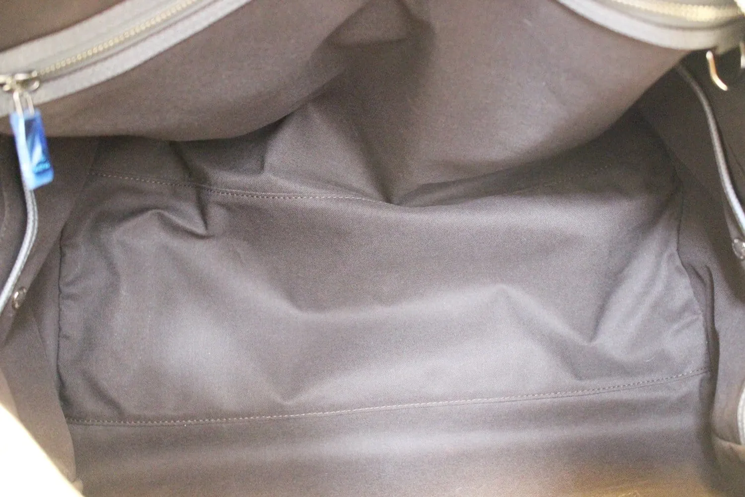 LOUIS VUITTON Neo Kendall Taiga Leather Travel Bag