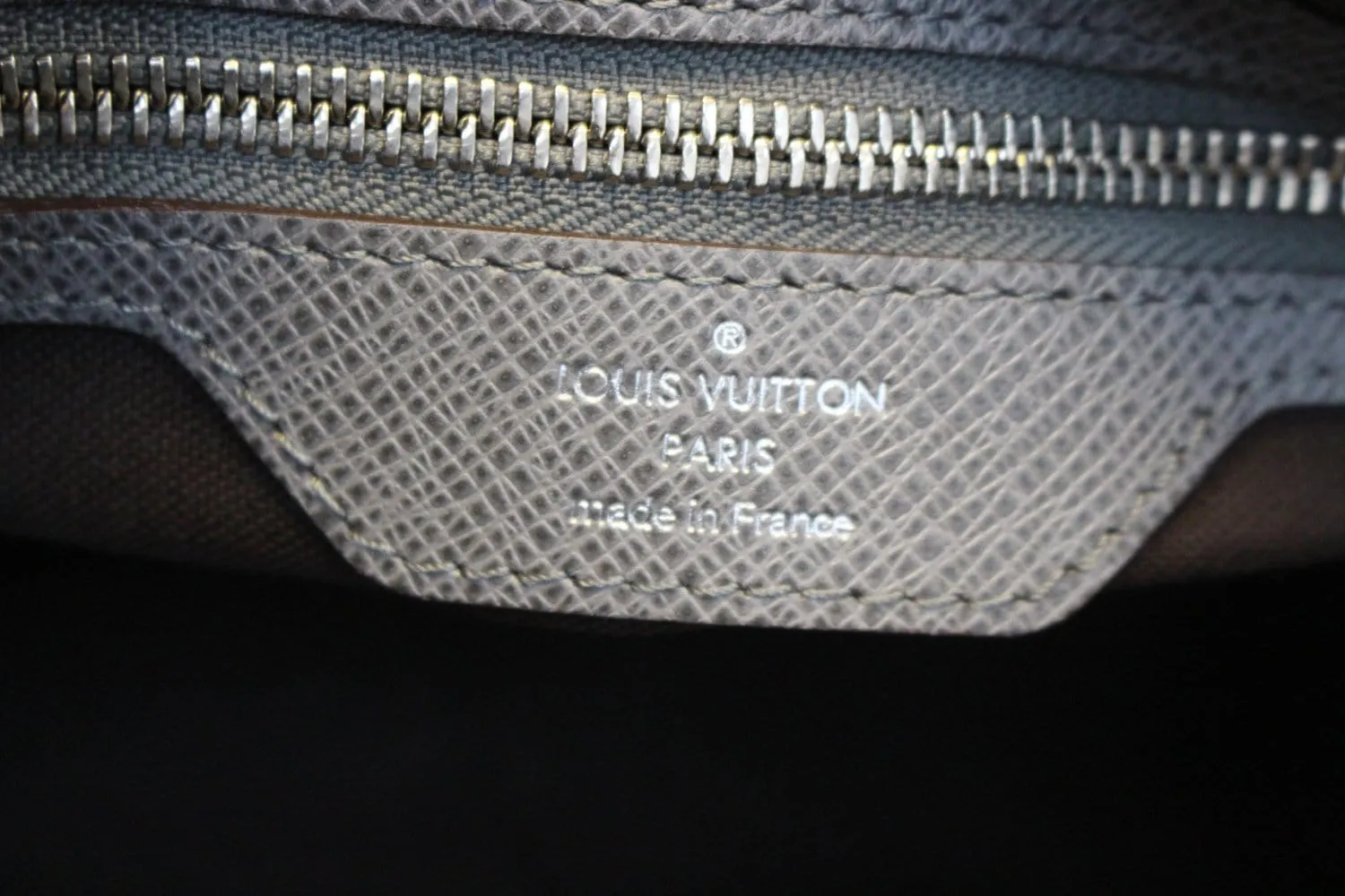 LOUIS VUITTON Neo Kendall Taiga Leather Travel Bag