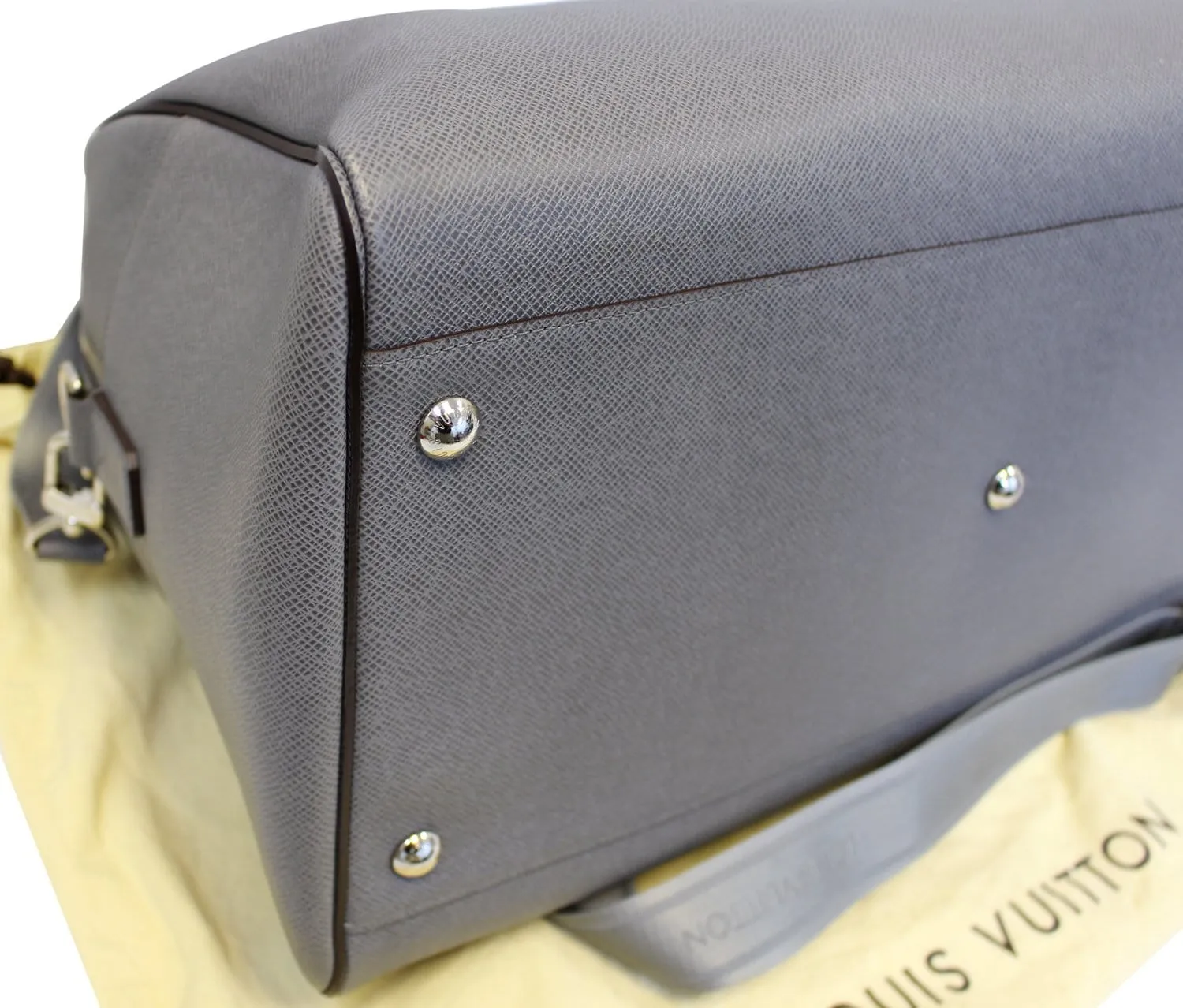 LOUIS VUITTON Neo Kendall Taiga Leather Travel Bag