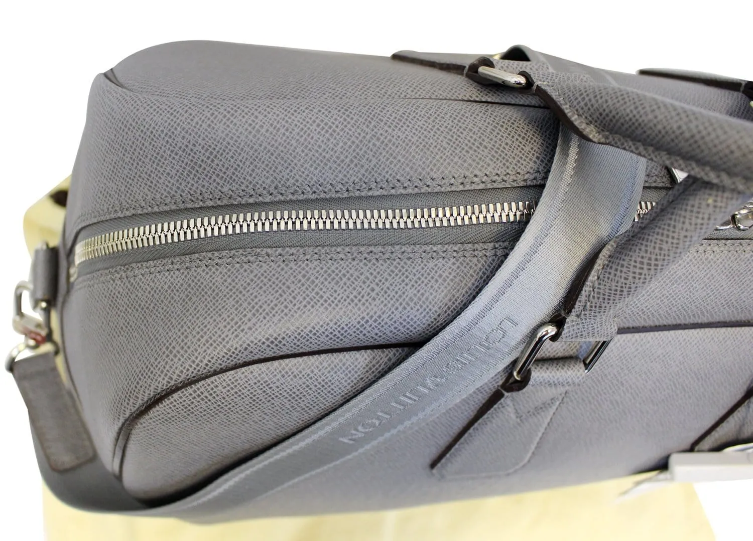 LOUIS VUITTON Neo Kendall Taiga Leather Travel Bag