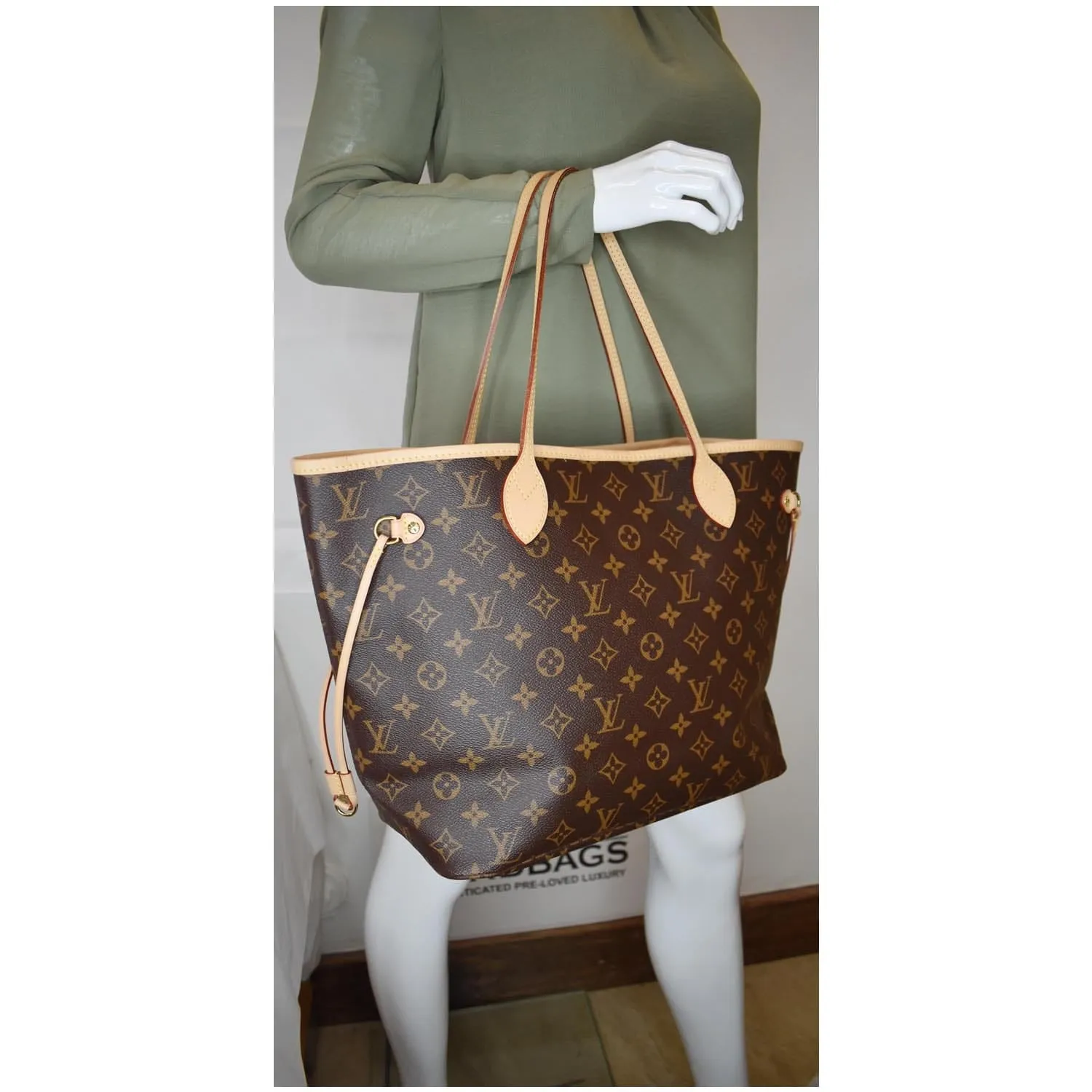 LOUIS VUITTON Neverfull MM Monogram Canvas Tote Shoulder Bag Brown